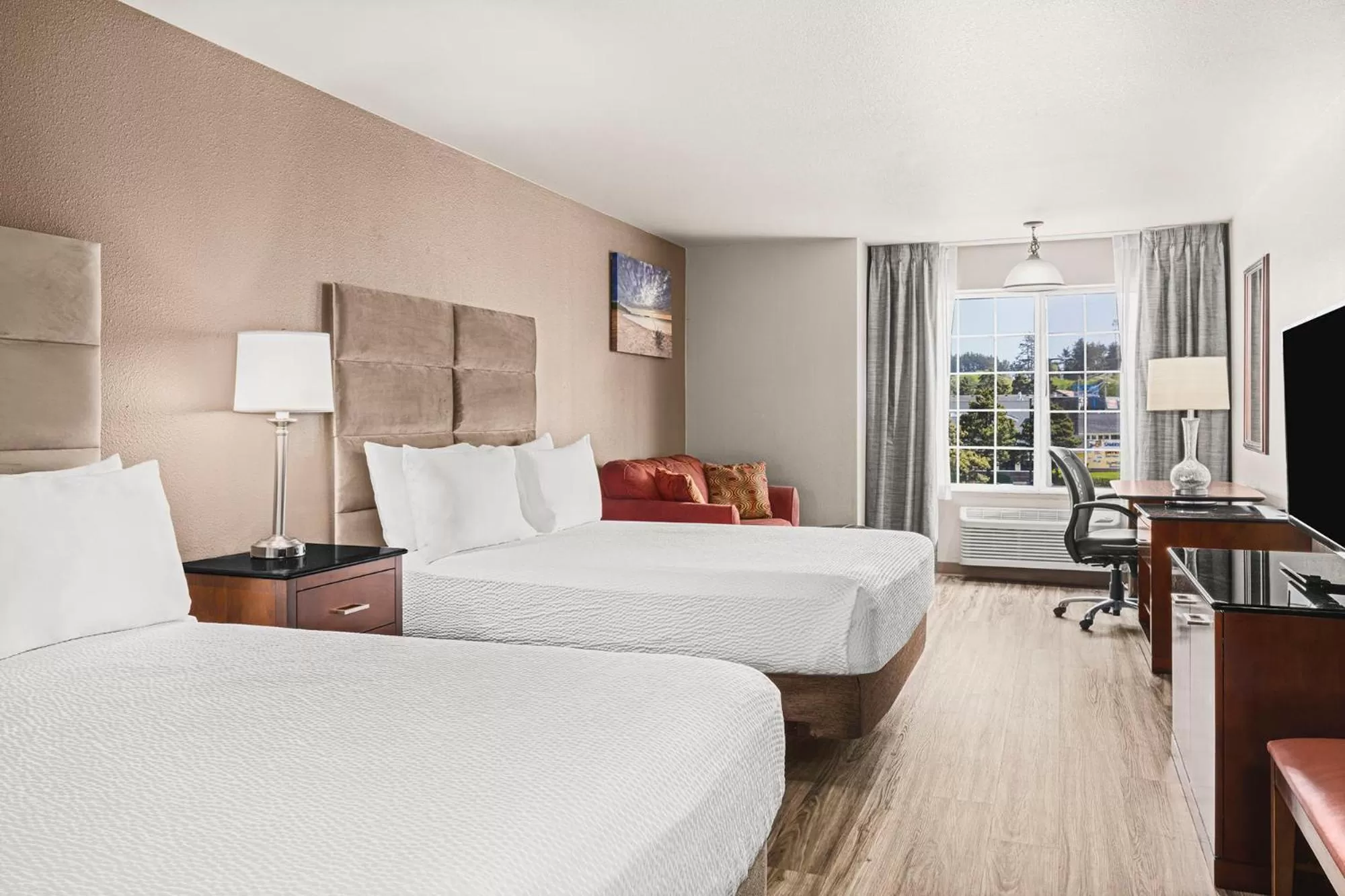 Bed in The Ashley Inn & Suites