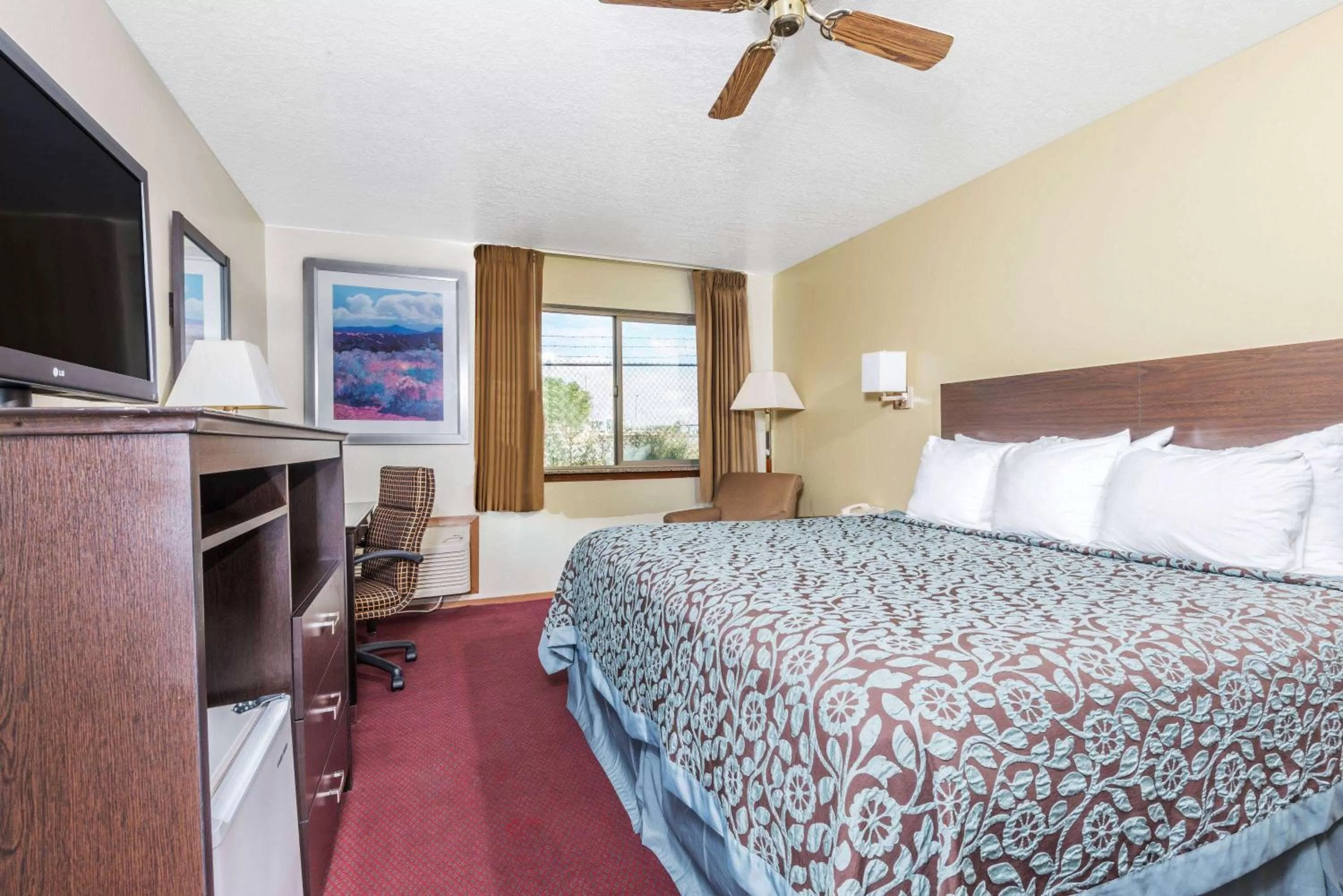 Photo of the whole room, Bed in Days Inn by Wyndham Pueblo