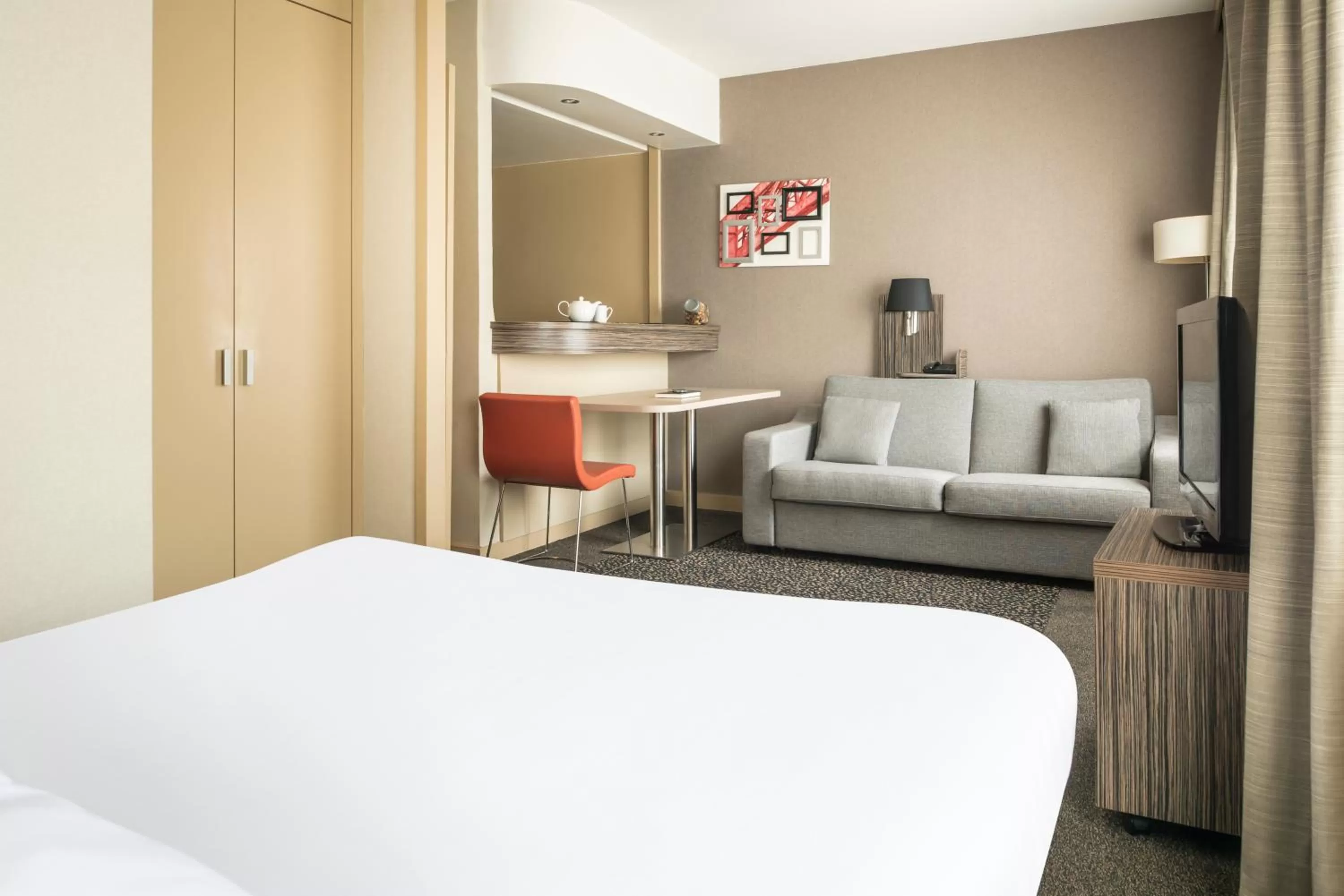 Living room, Bed in Aparthotel Adagio La Défense Esplanade