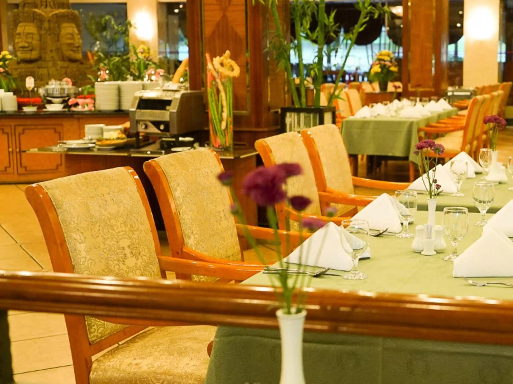 Restaurant/Places to Eat in Phnom Penh Hotel