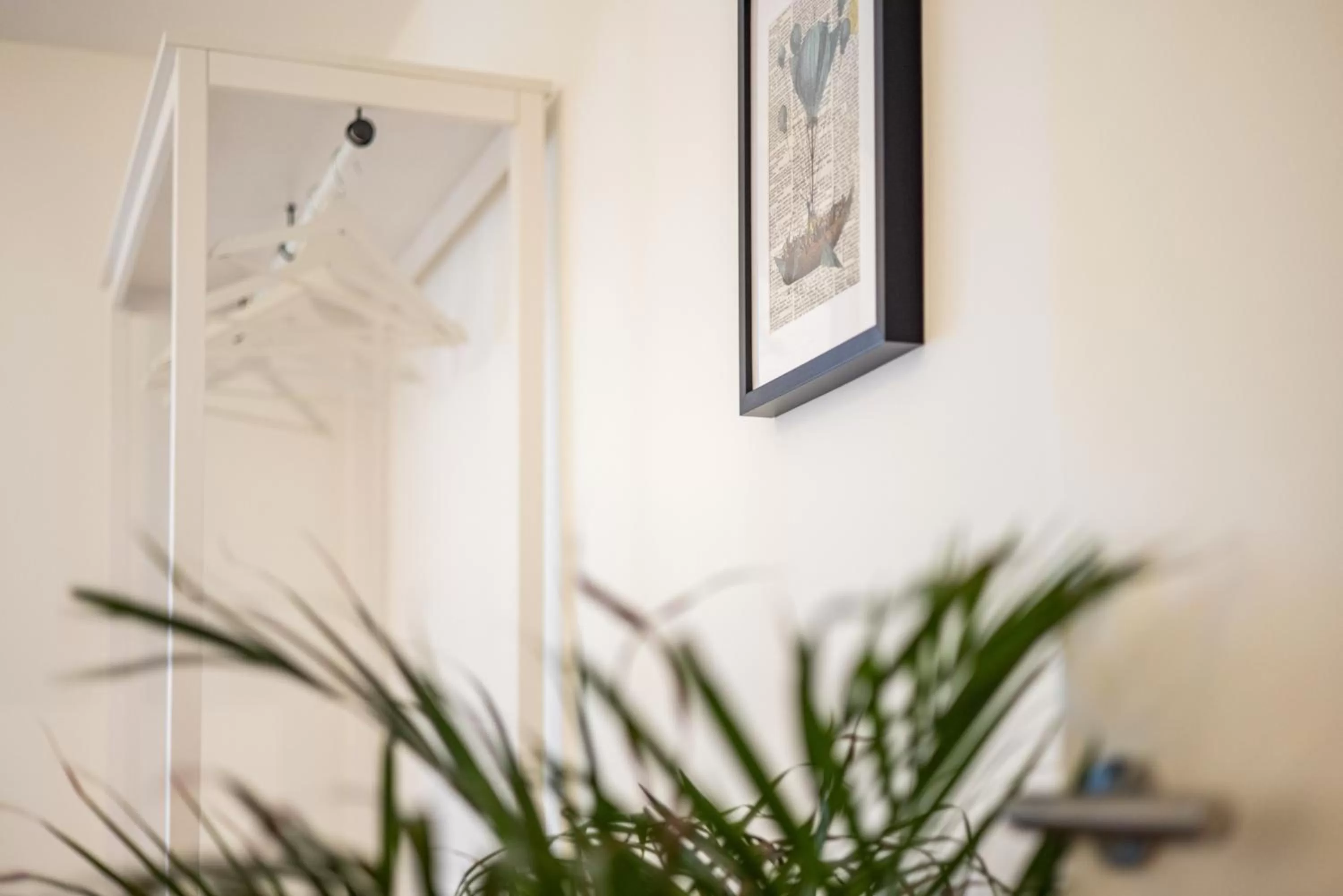 wardrobe in Arbio I Cozy Apartments Augsburg-Lechhausen