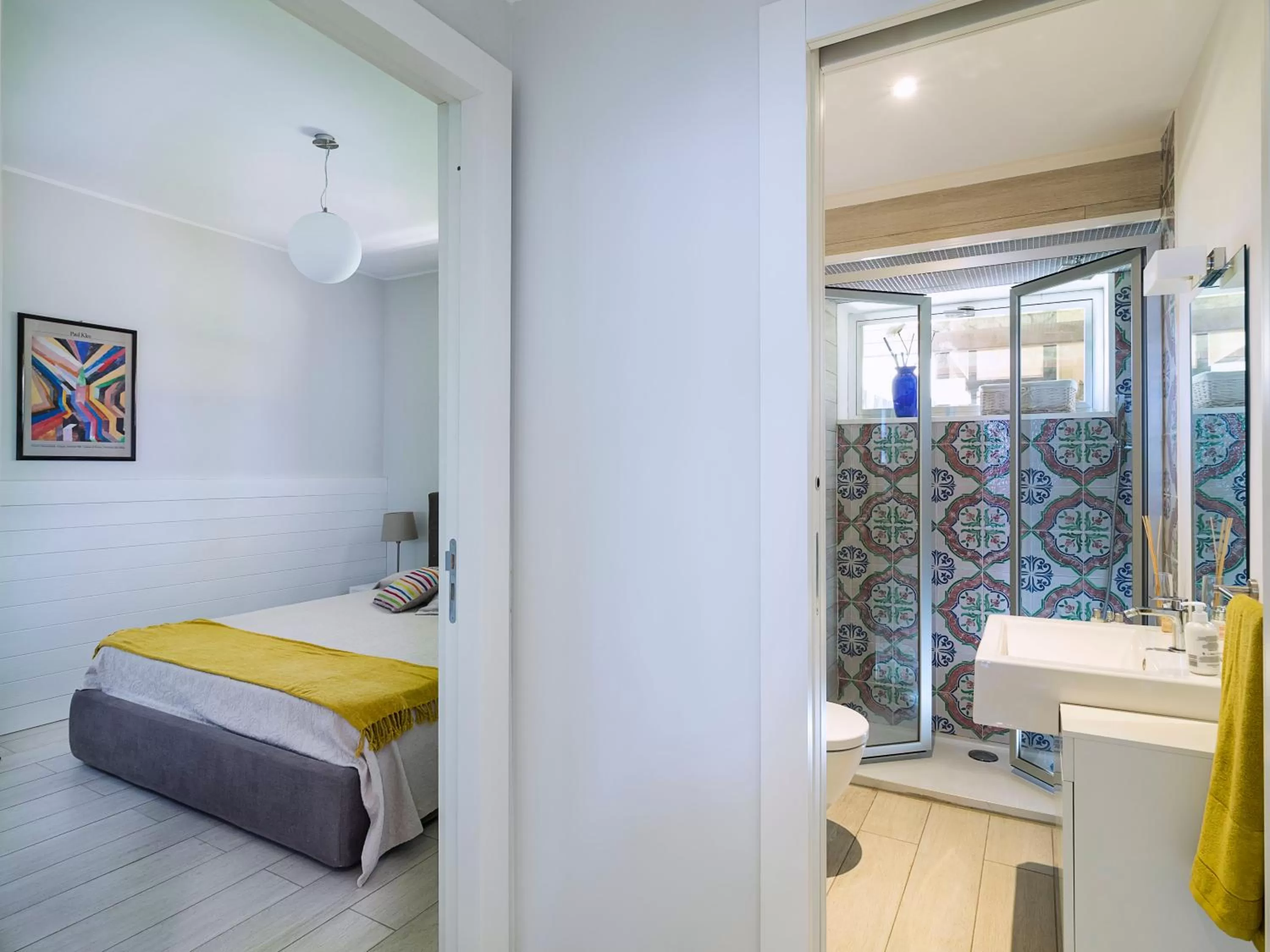 Shower, Bed in Isola Bella Infinity Suites