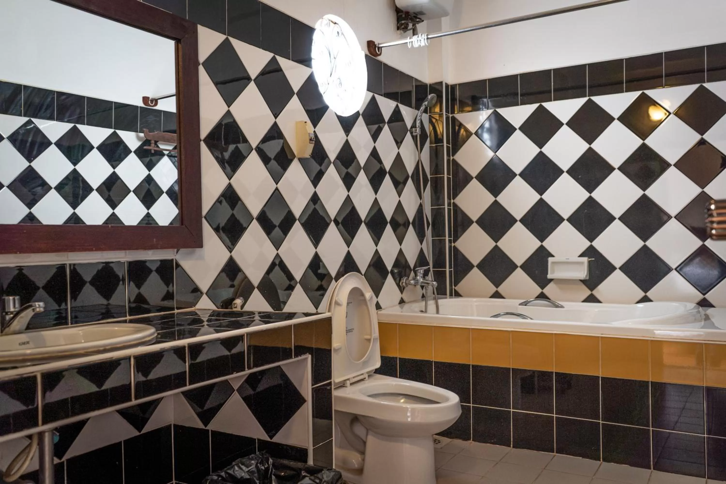 DEN HOTEL TOTONOU SIEM REAP