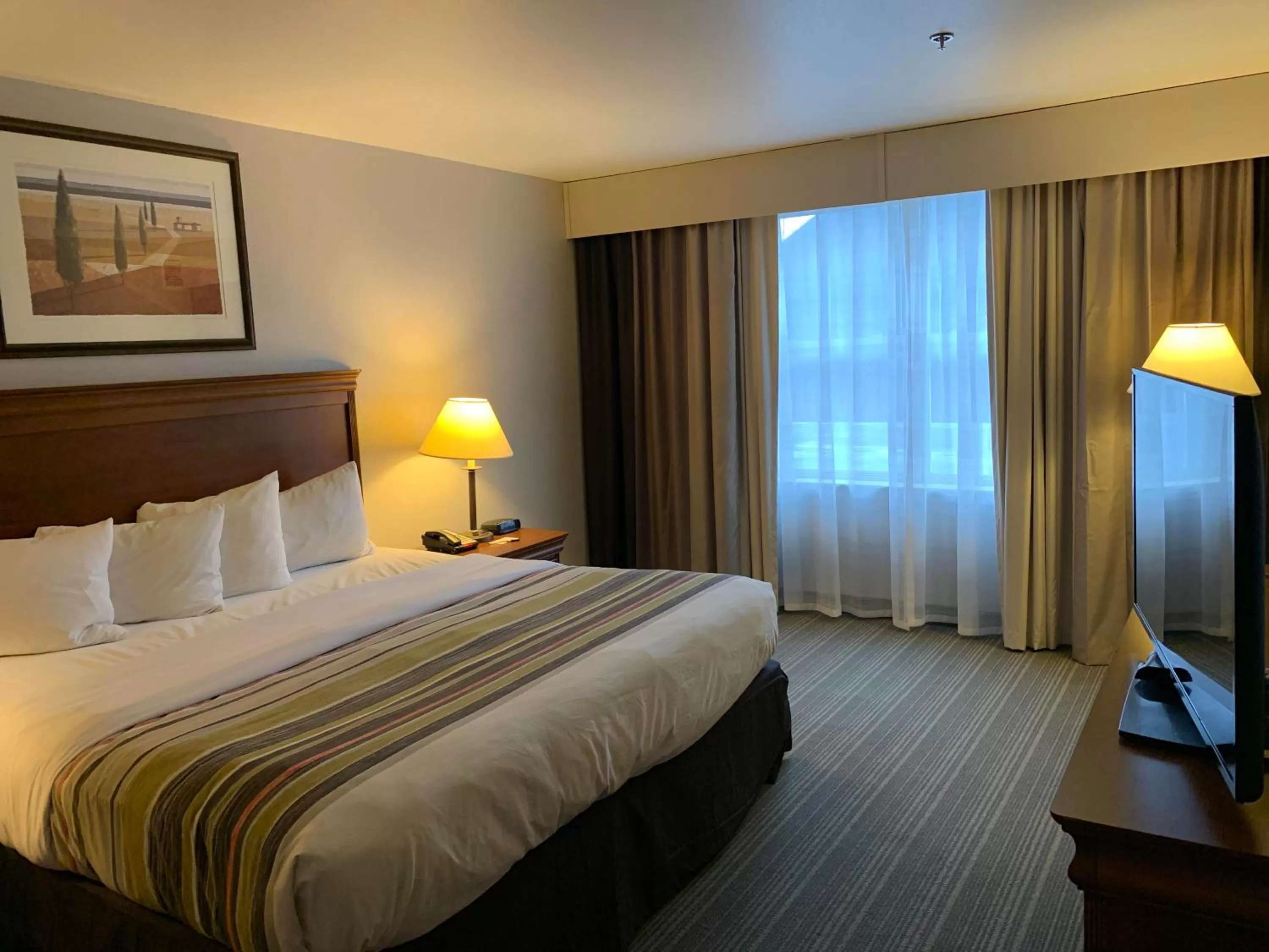 Bed in Country Inn & Suites by Radisson, Chambersburg, PA