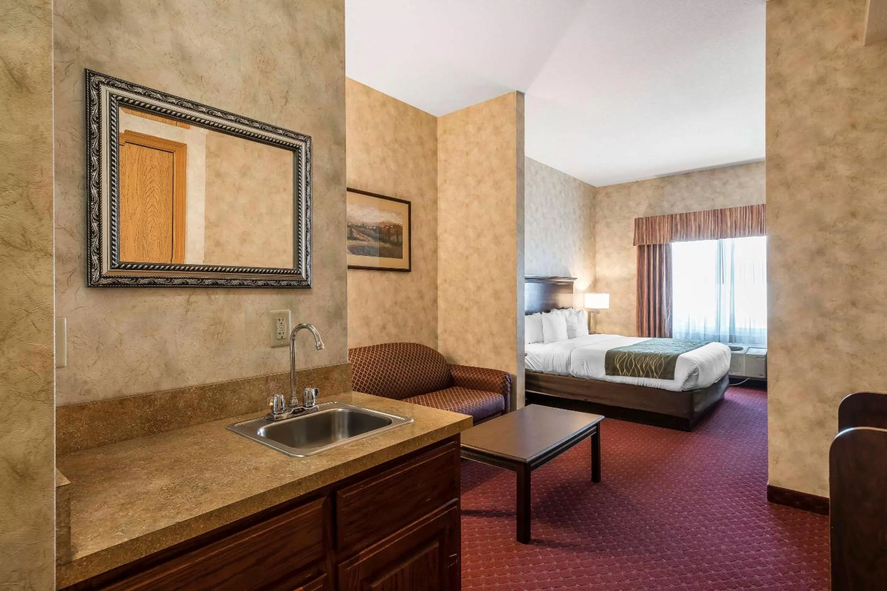 King Room with tub - Accessible/Non-Smoking in Comfort Inn & Suites Walla Walla