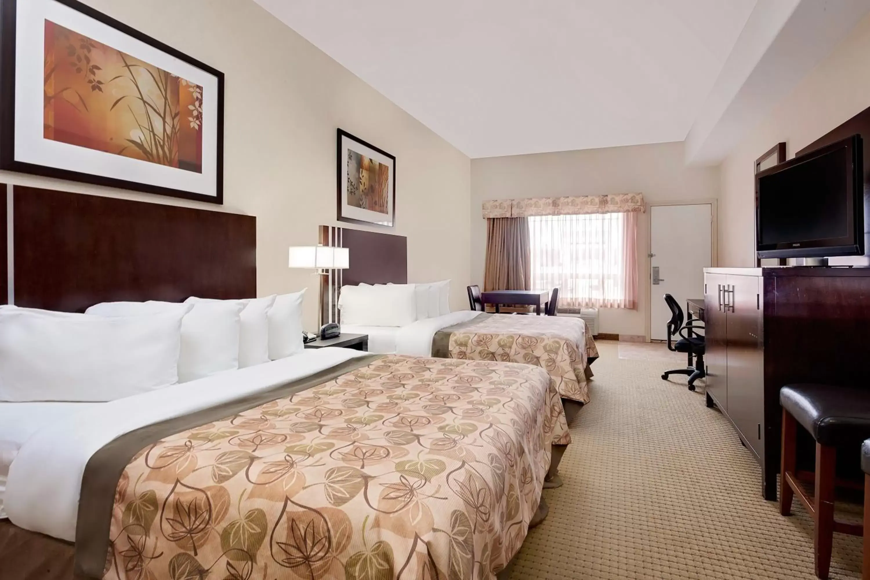 Deluxe Queen Room with Two Queen Beds in Ramada by Wyndham Lac La Biche Deluxe Queen Room with Two Queen Beds in Ramada by Wyndham Lac La Biche