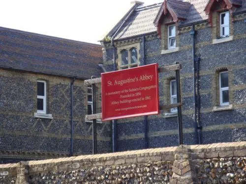 Area and facilities in Spencer Court