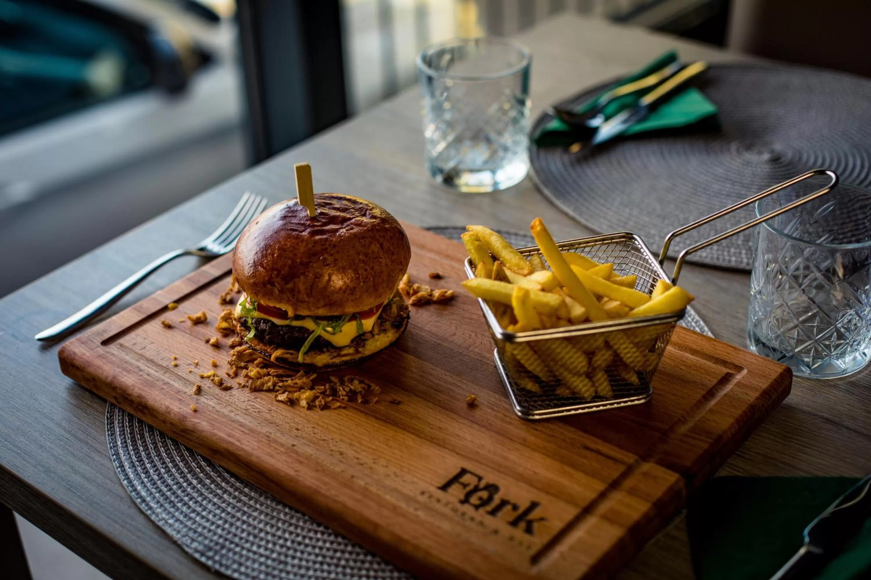 Restaurant/places to eat in Royal Airport Hotel