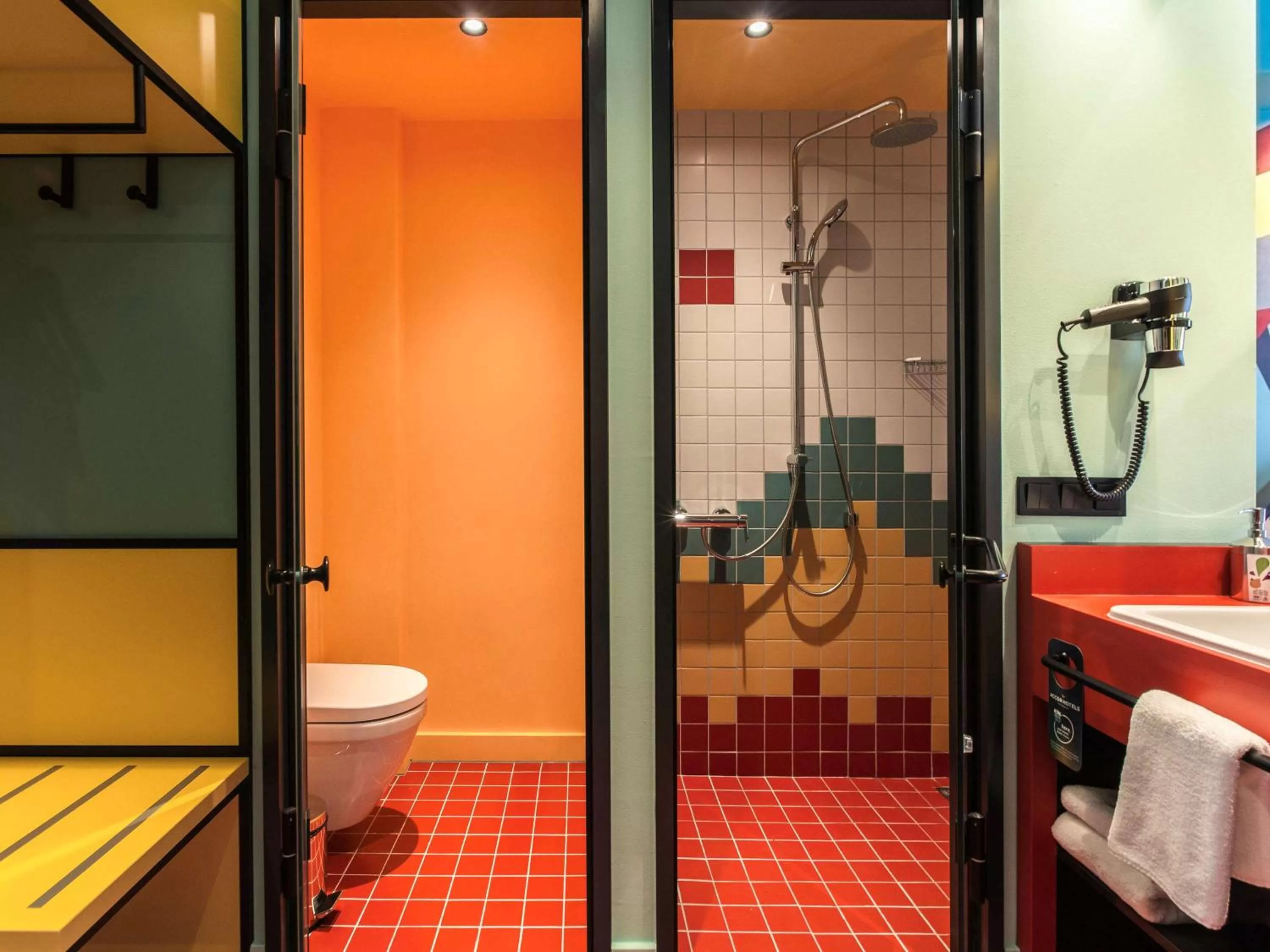 Photo of the whole room in ibis Styles Tbilisi Center