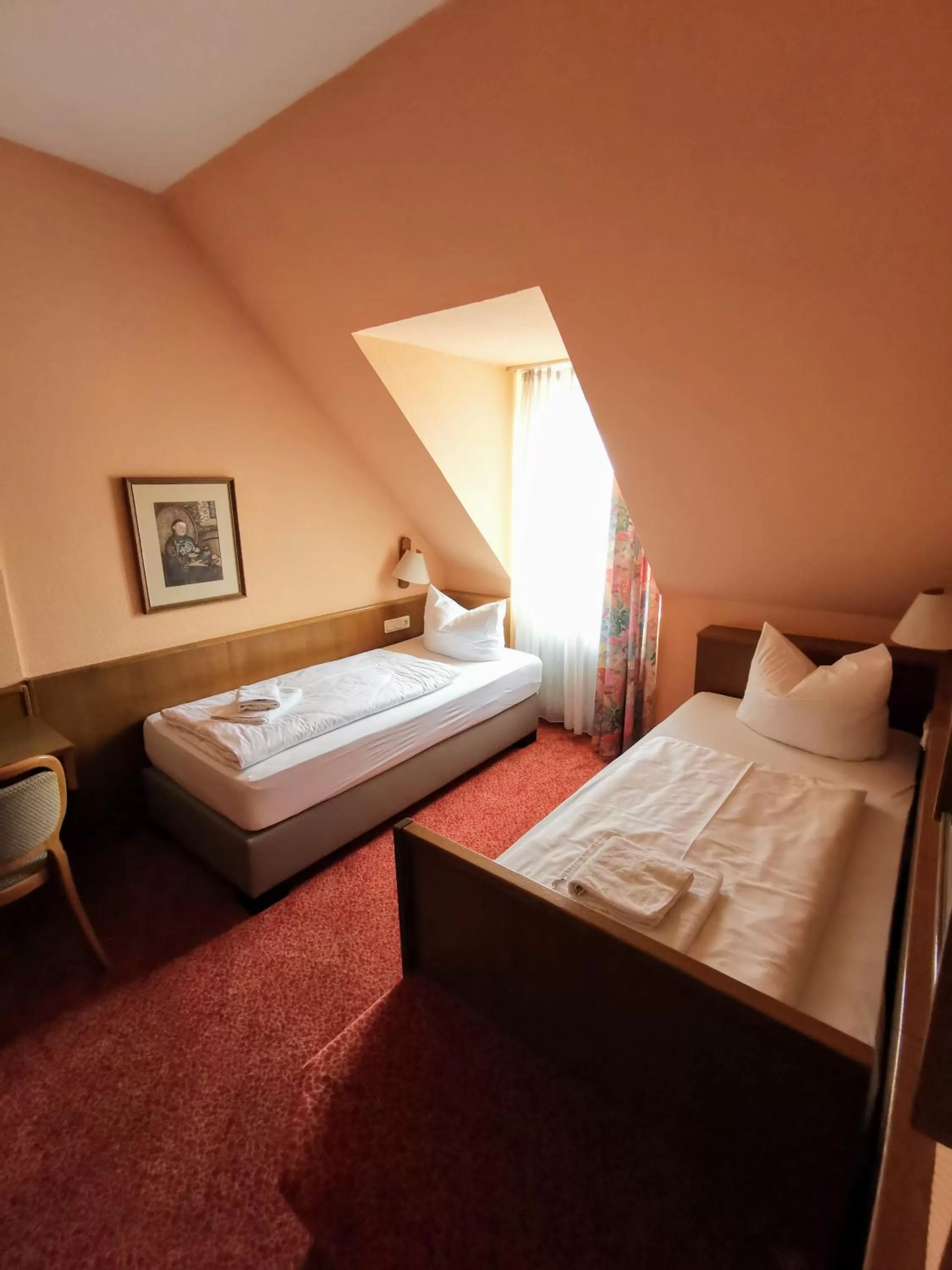 Photo of the whole room, Bed in Zum Winzermännle