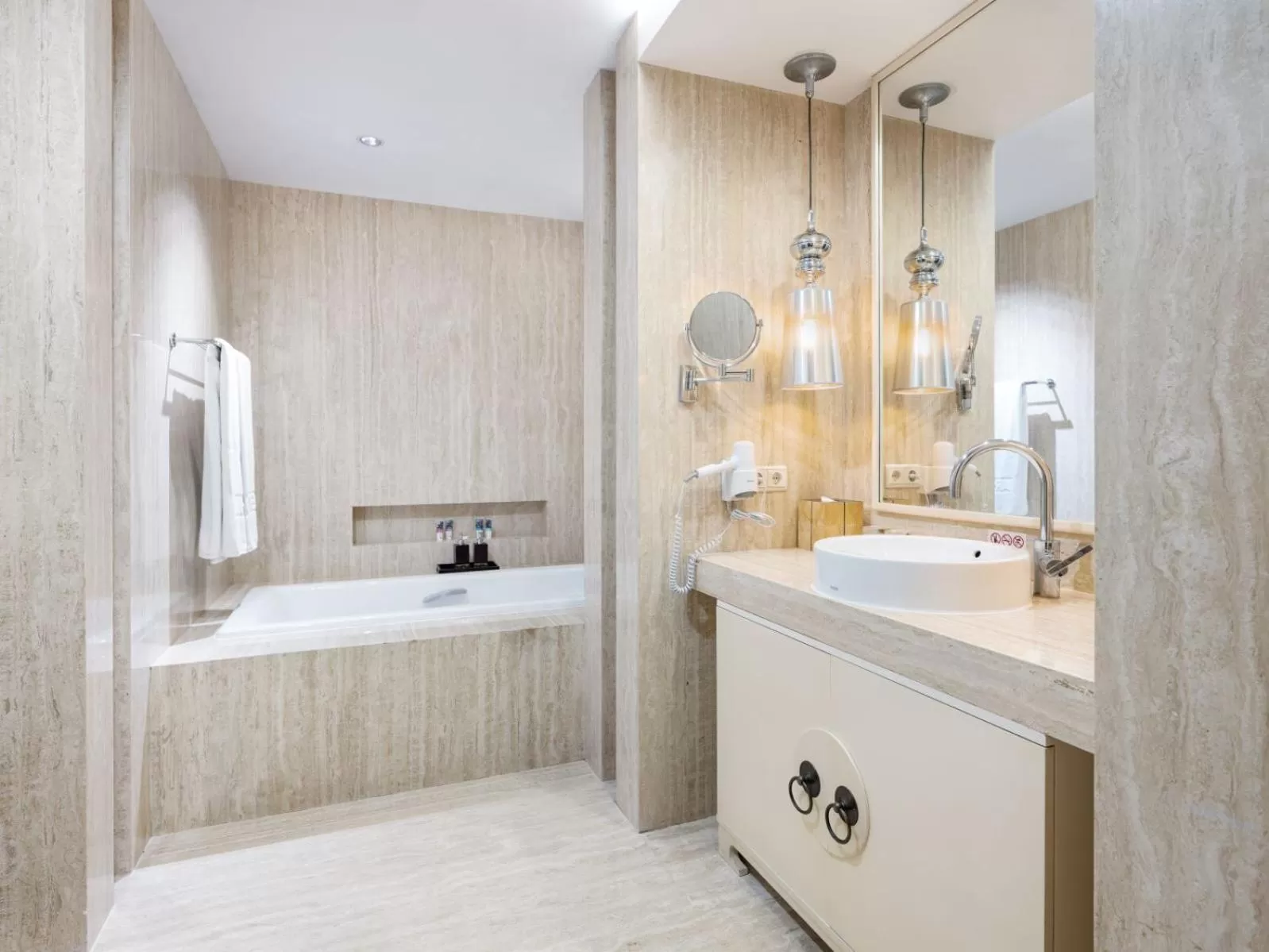 Bathroom in ARTOTEL Suites Bianti Yogyakarta, CHSE Certified