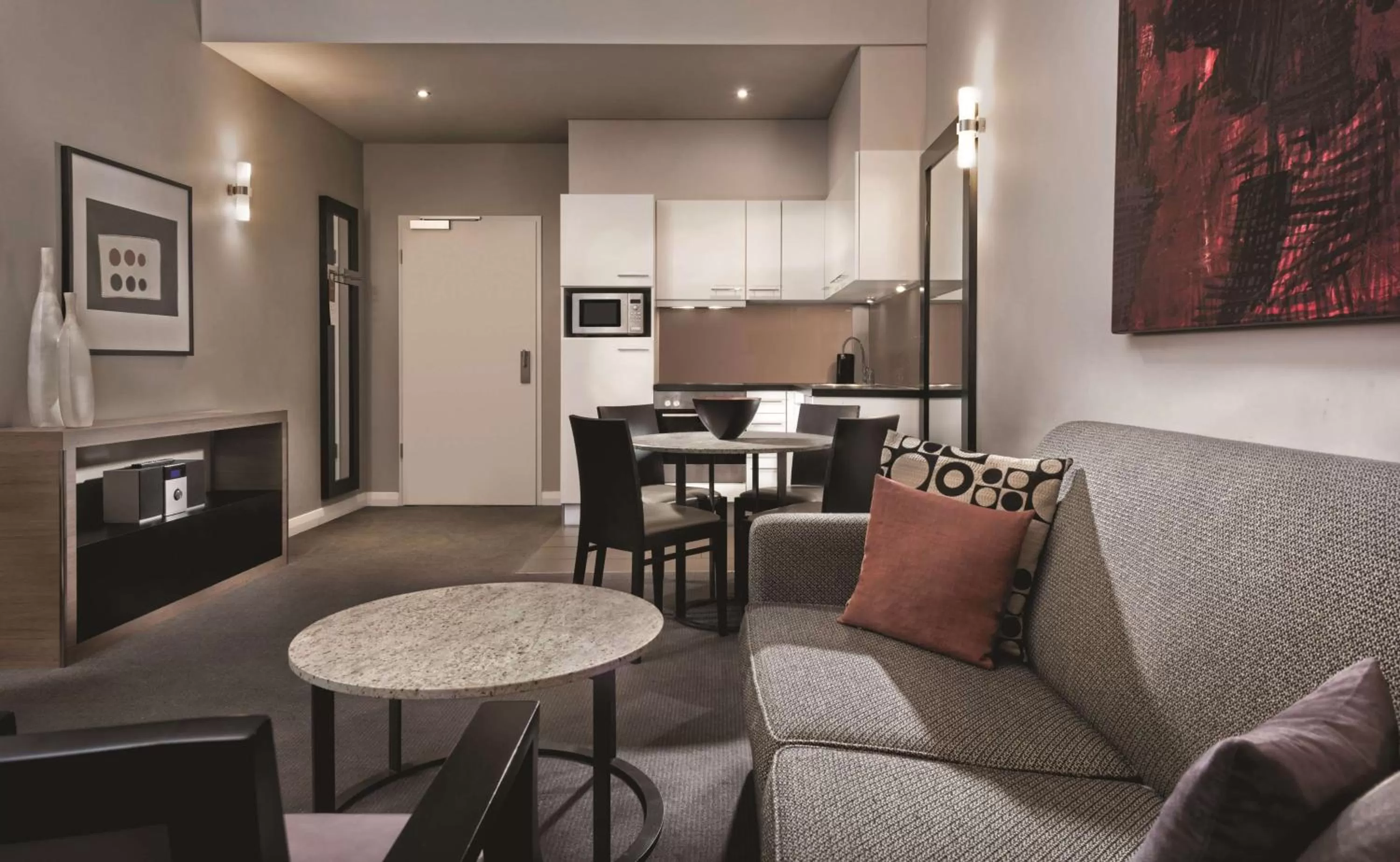 Kitchen or kitchenette in Adina Apartment Hotel Berlin Checkpoint Charlie