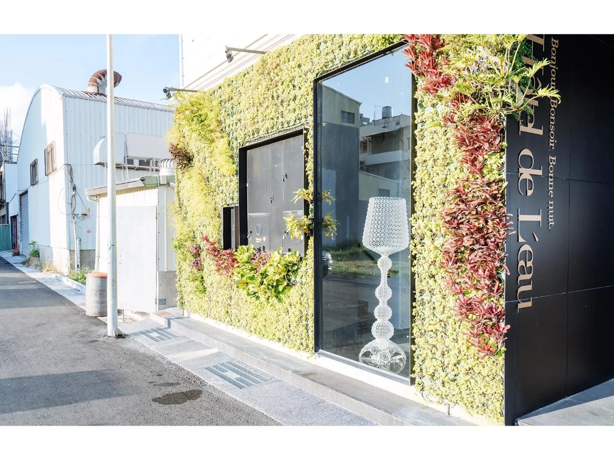 Property building in Hôtel de Ľeau