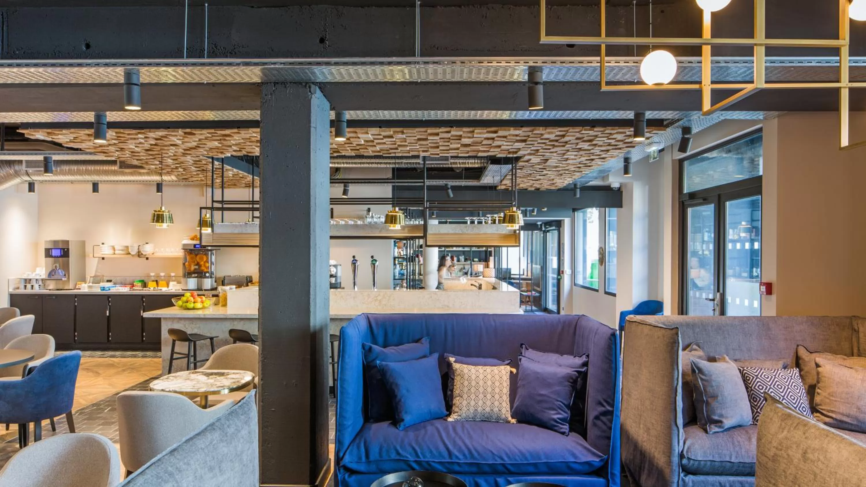 Lounge or bar in ibis Styles Laval Centre Gare