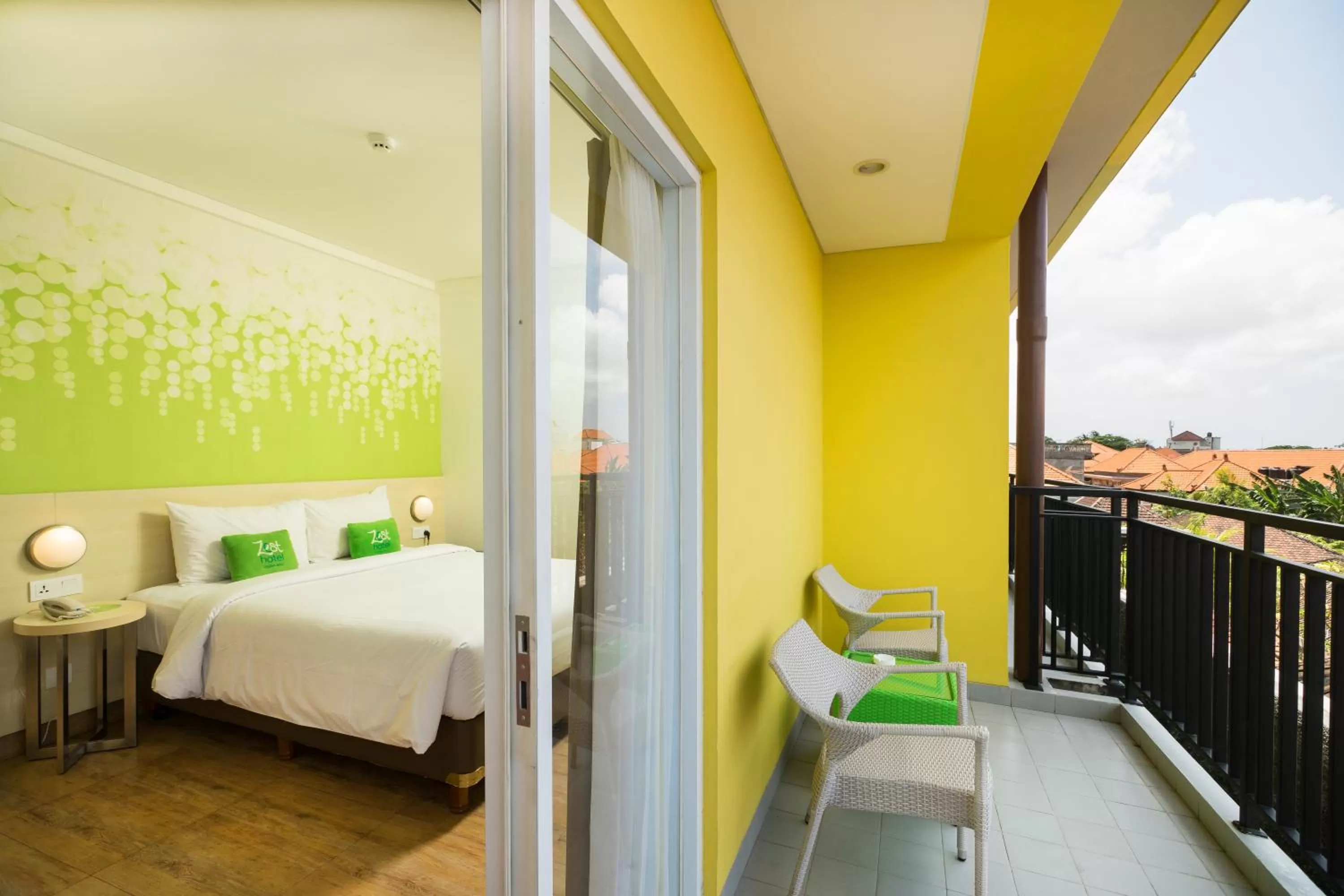 Balcony/Terrace, Bed in Zest Legian by Swiss-Belhotel International