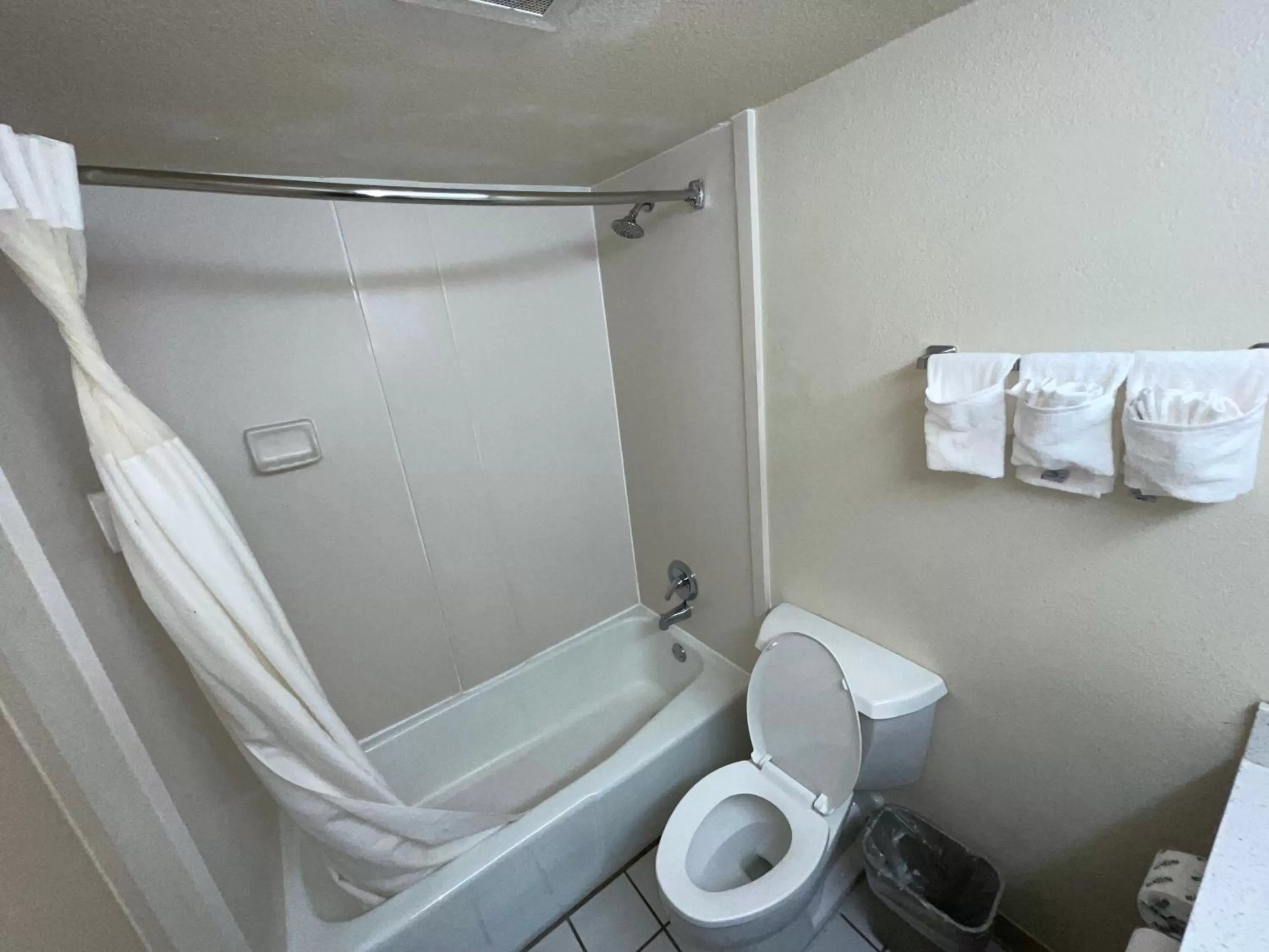 Bathroom in Quality Inn Fort Smith I-540