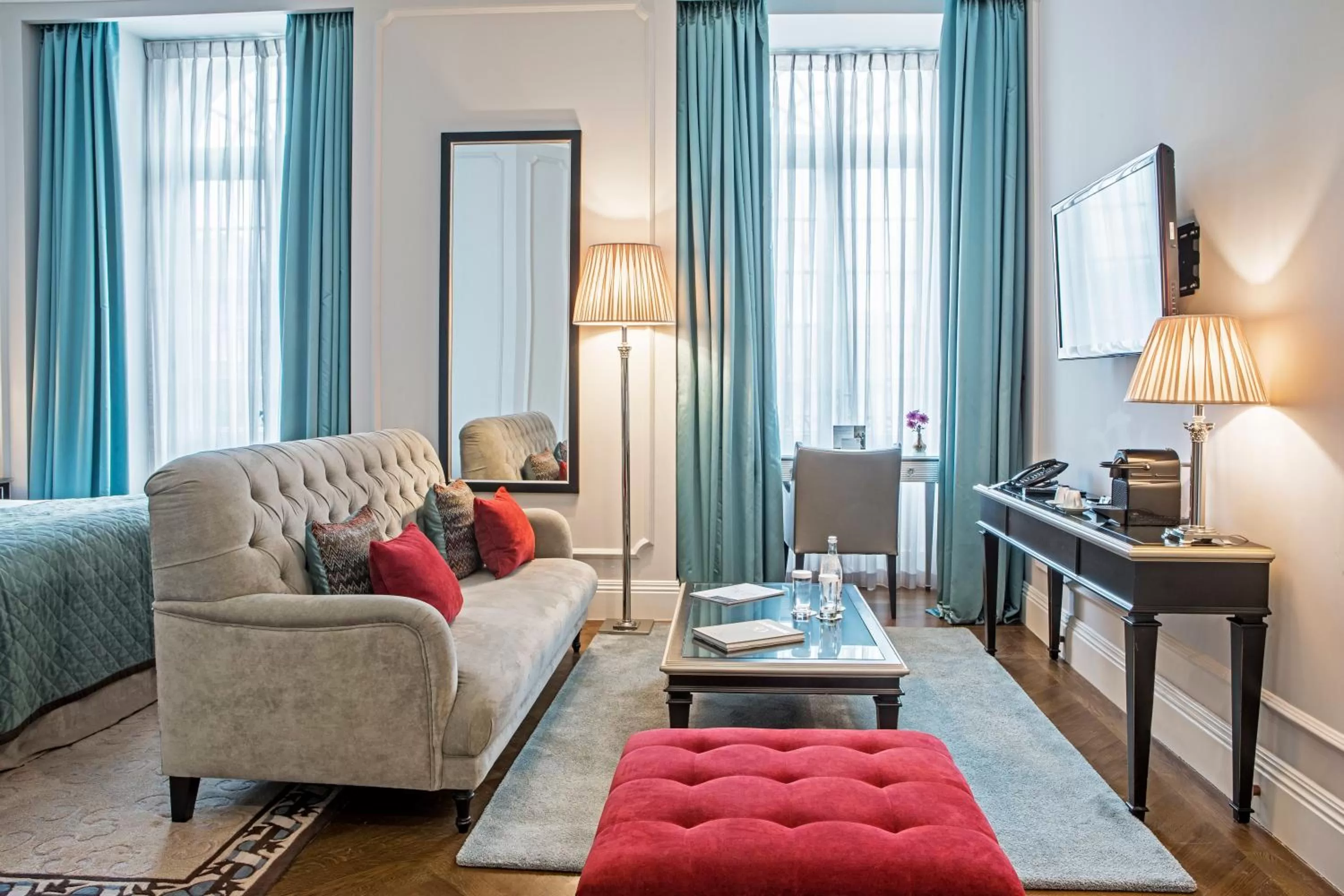 Photo of the whole room in InterContinental Porto - Palacio das Cardosas by IHG