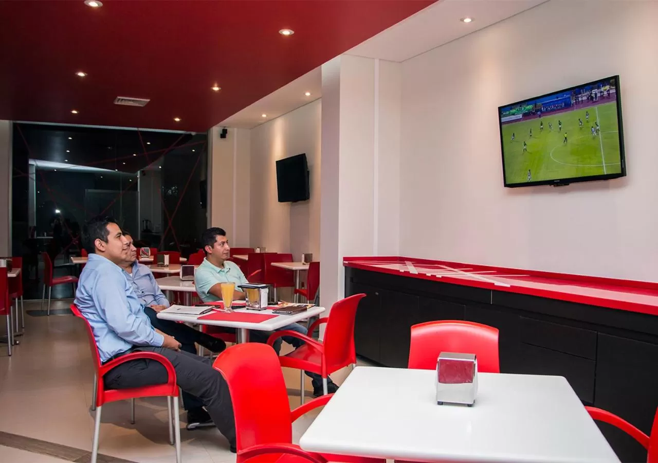 Restaurant/places to eat in Diverxo Hotel & Villas