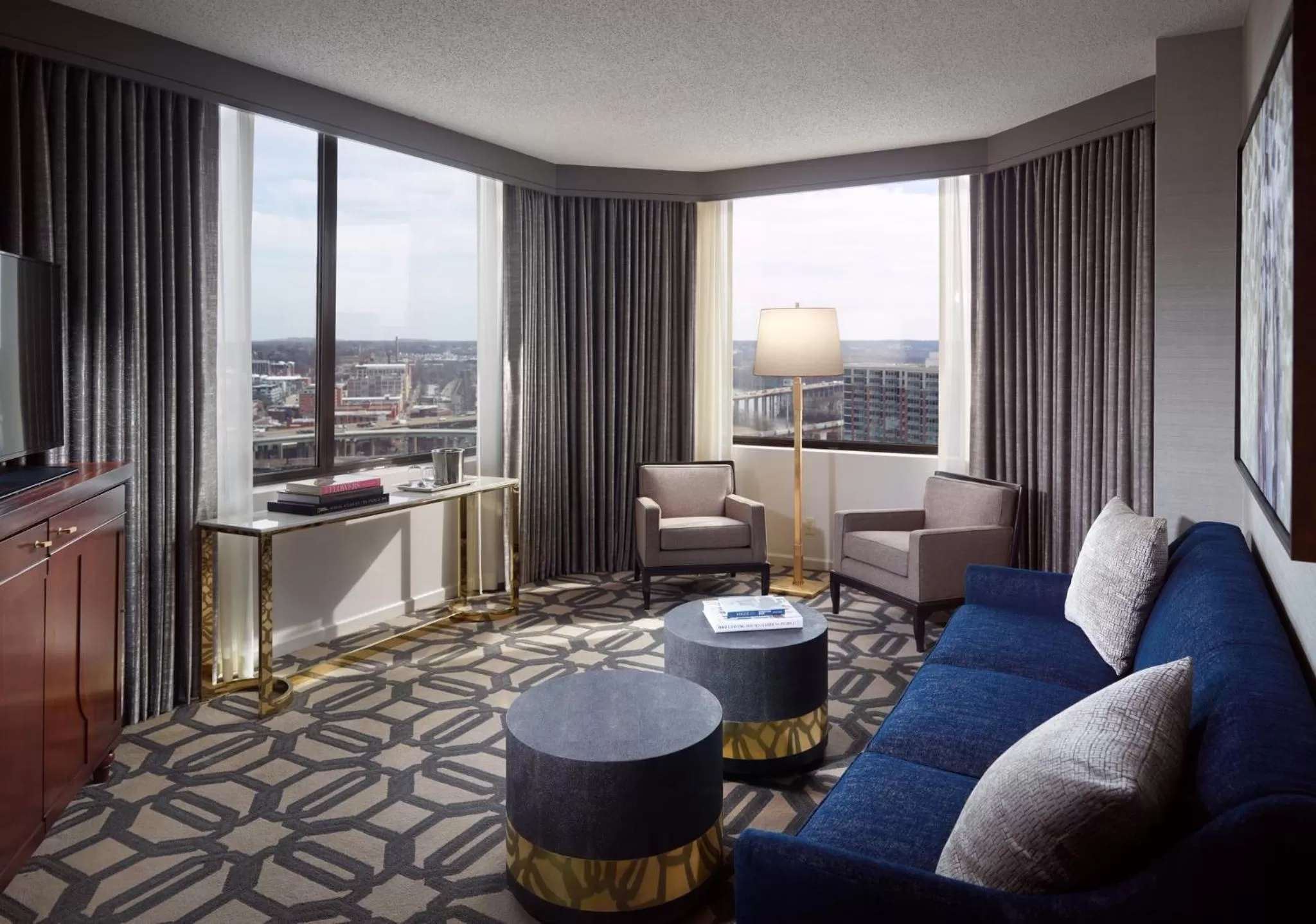 Photo of the whole room in Omni Richmond Hotel