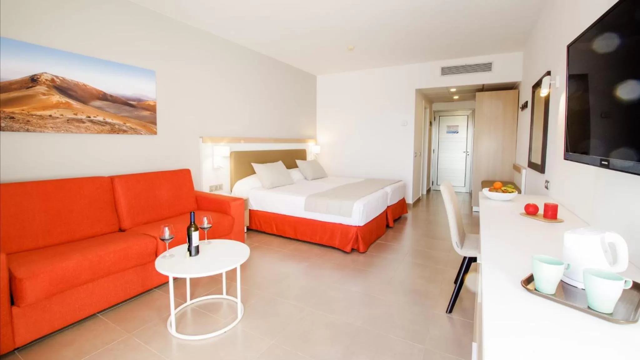 Property building, Bed in Hotel Lanzarote Village