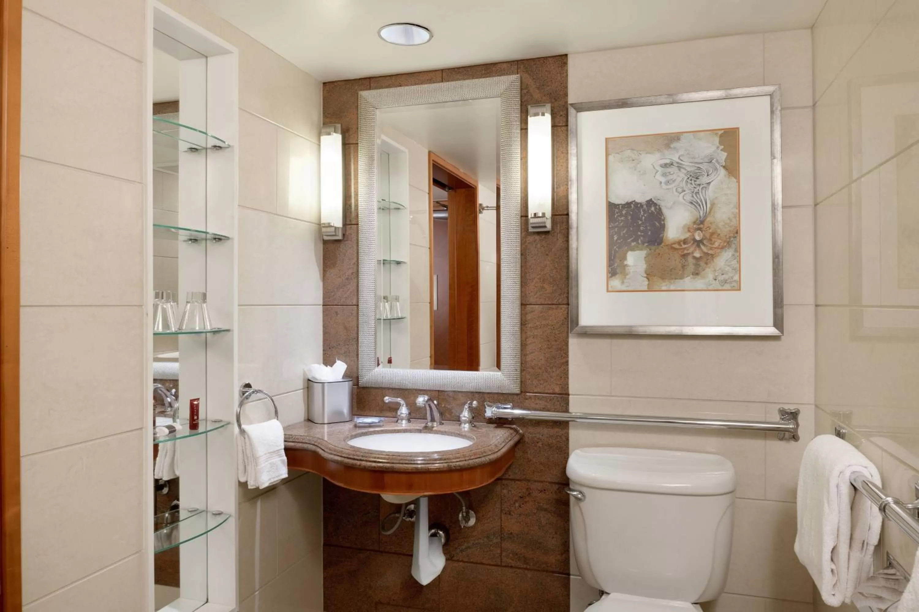 Bathroom in San Diego Marriott Gaslamp Quarter