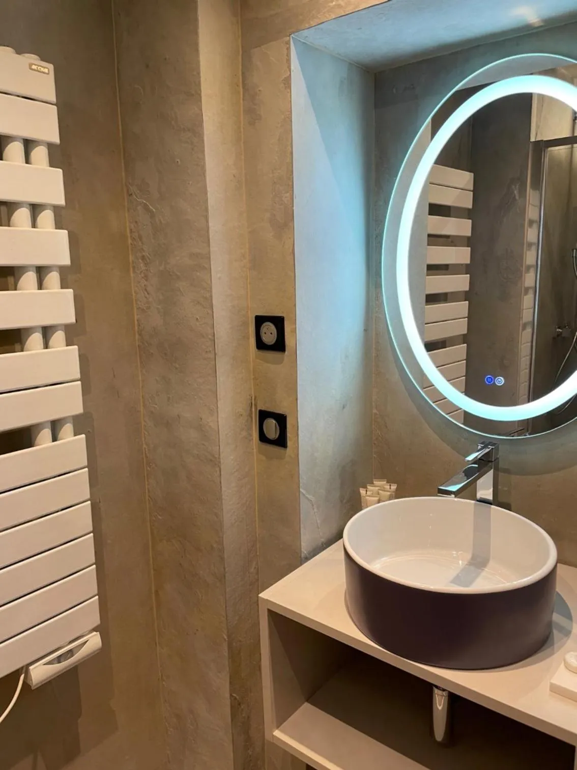 Bathroom in Hotel 33 Marbeuf