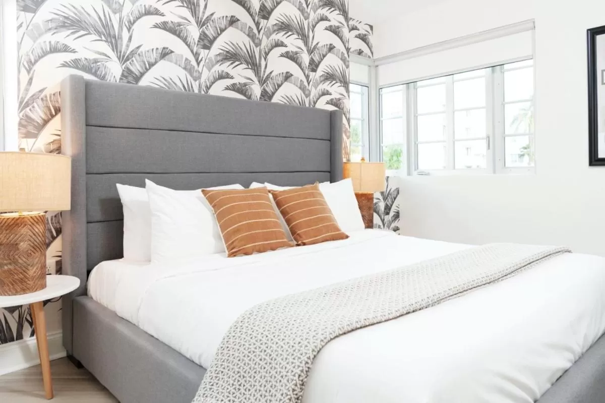 Standard King Room in Jurny Suites - Miami Beach