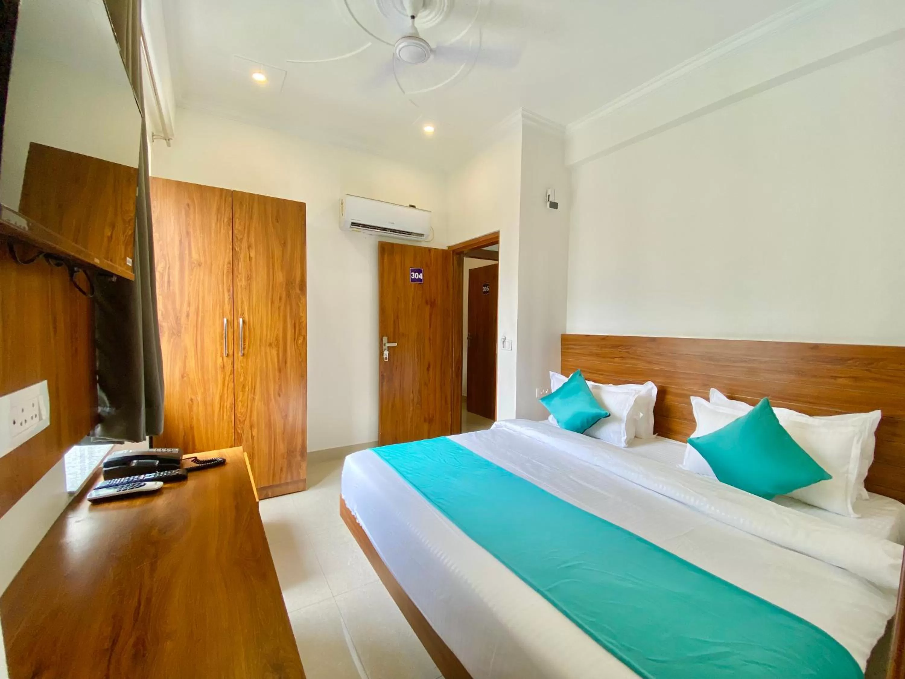 Deluxe Room in Hotel Namami Tapovan