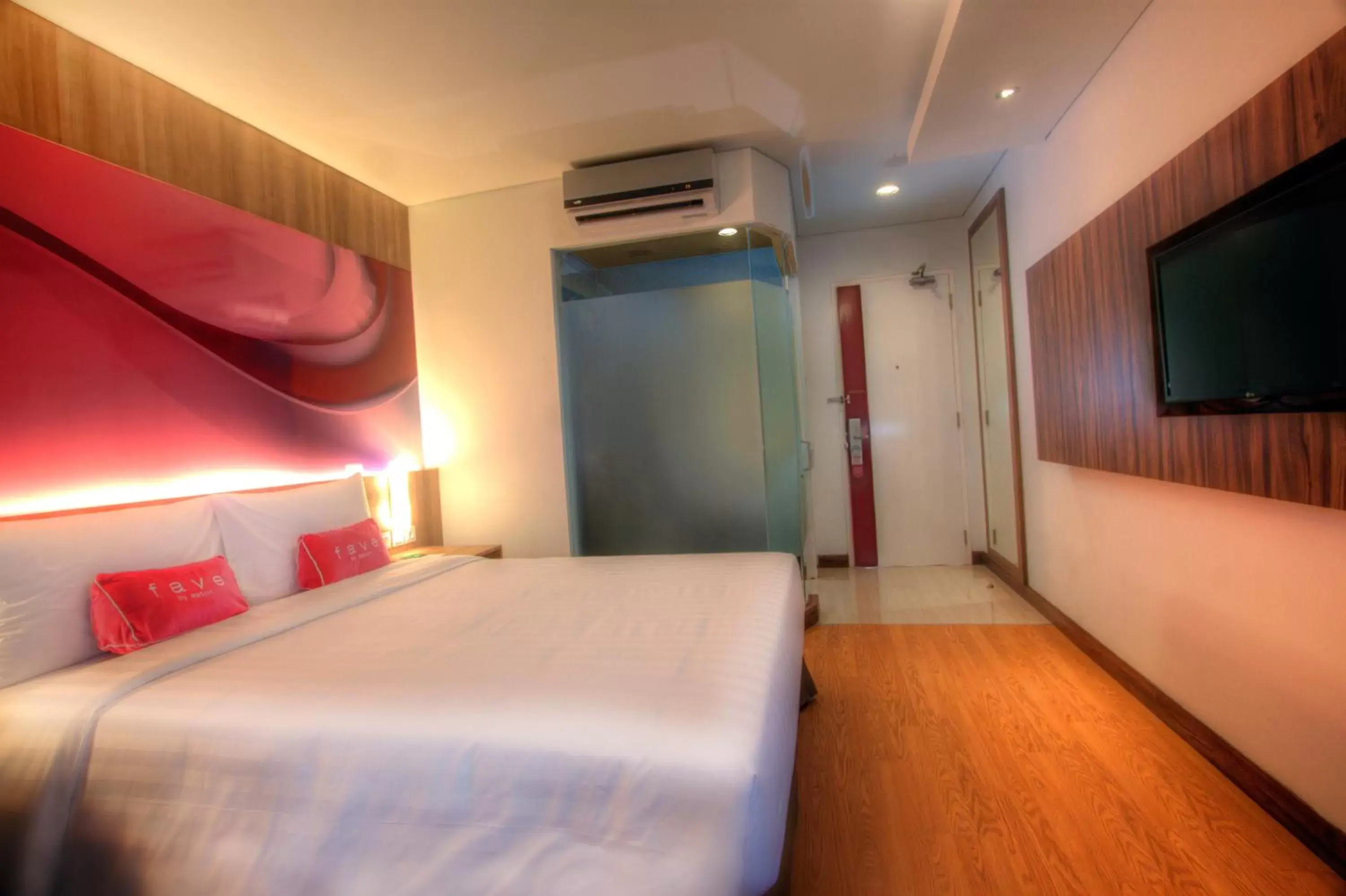 Standard Double or Twin Room in favehotel LTC Glodok Standard Double or Twin Room in favehotel LTC Glodok