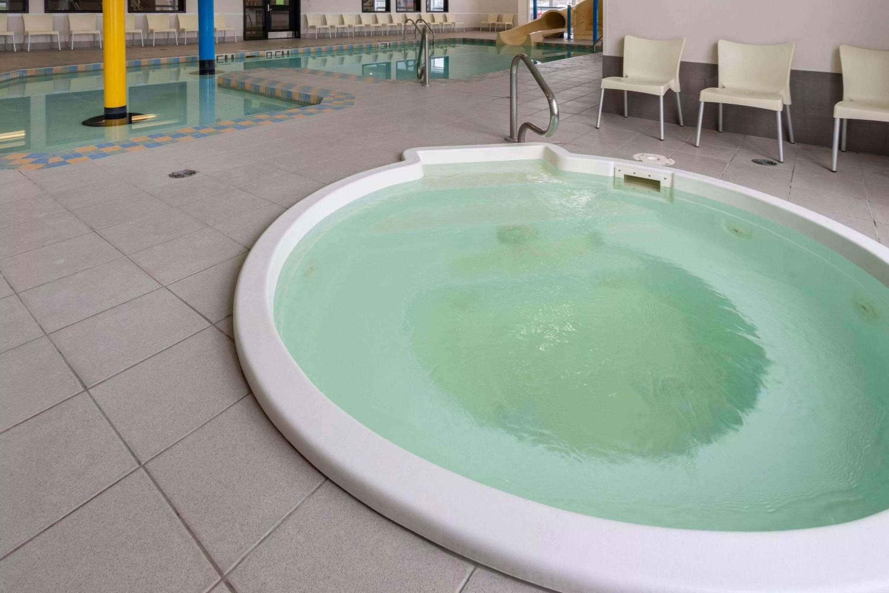 Hot Tub in Super 8 by Wyndham Trois-Rivieres