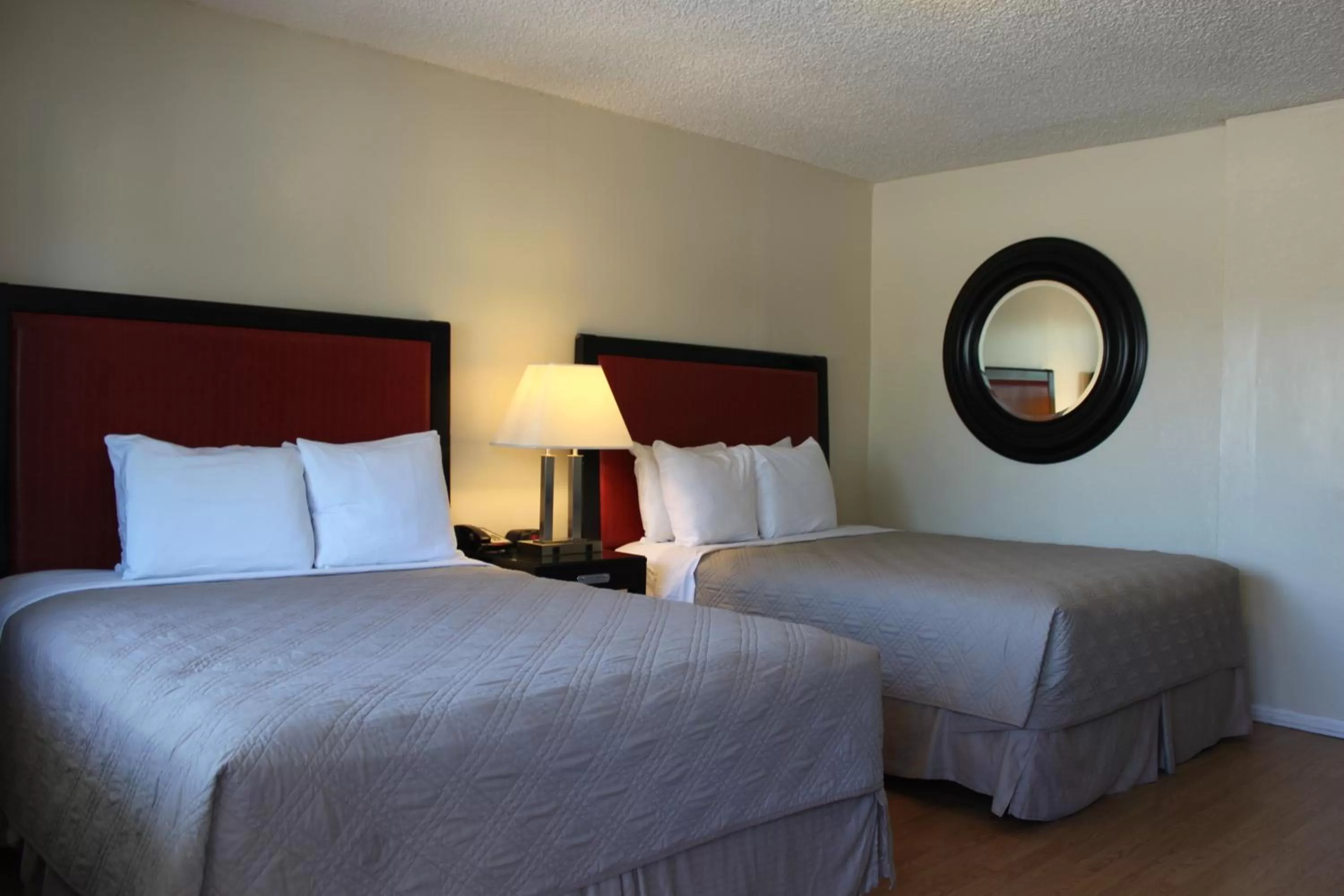 Photo of the whole room, Bed in Budget Inn