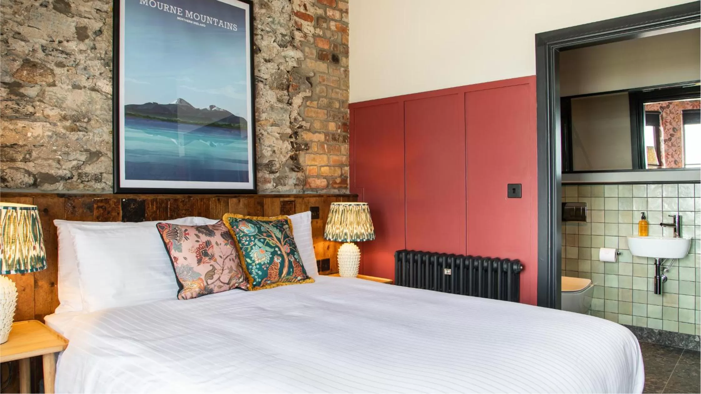 Bedroom, Bed in Avoca Hotel