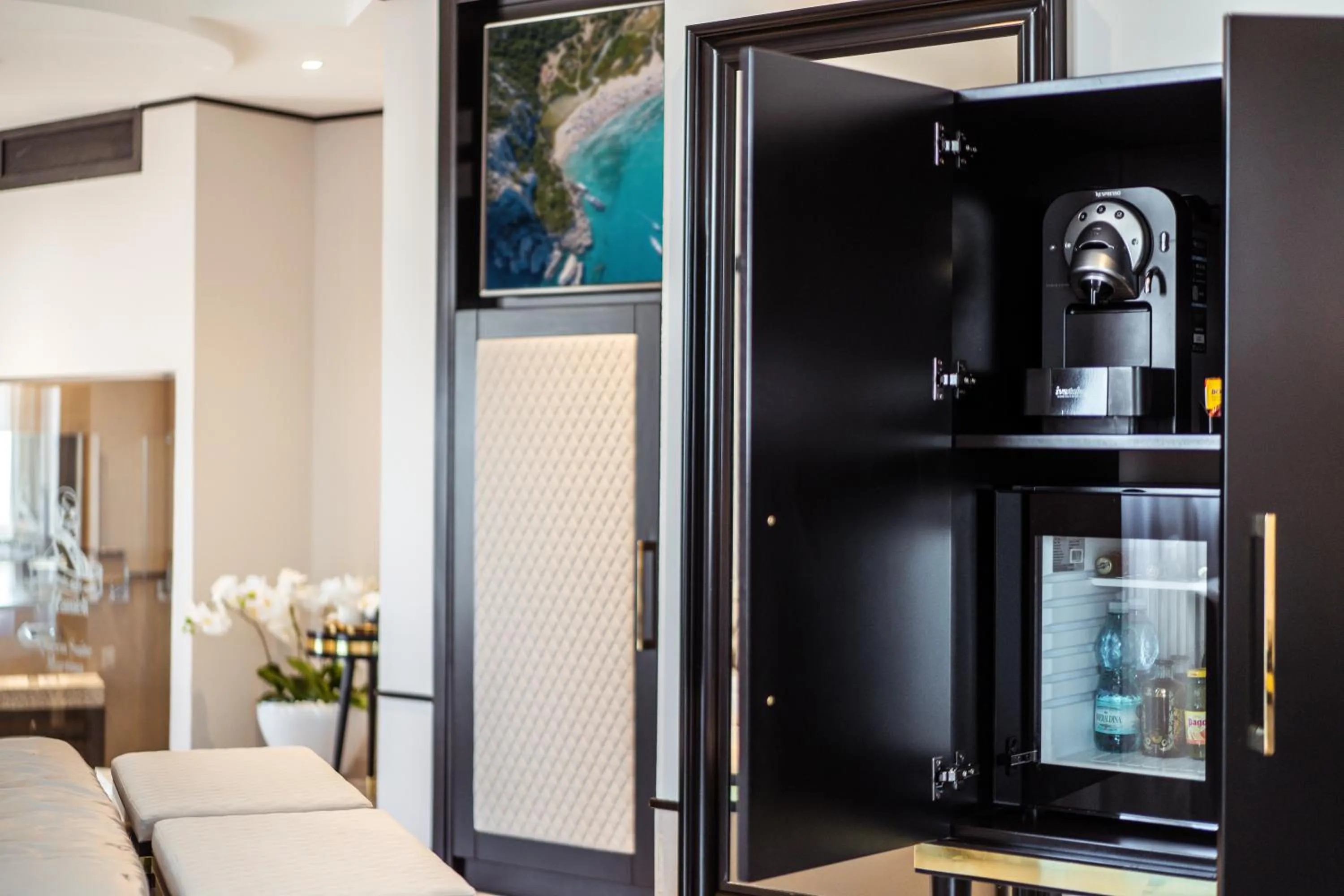 Coffee/tea facilities in La Locanda Del Conte Mameli - Boutique Hotel & Suite SPA