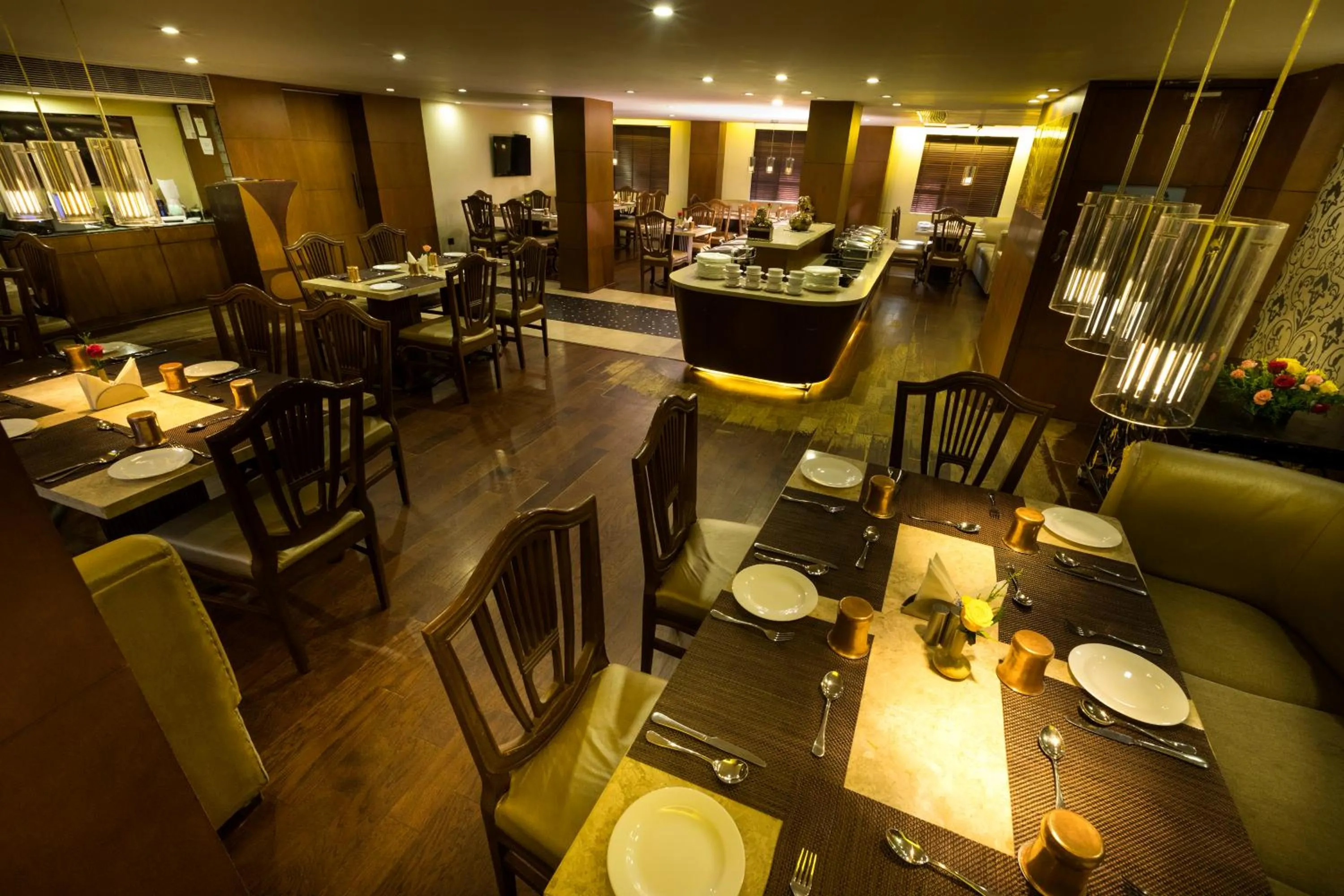 Restaurant/places to eat in Hotel Grand Residence