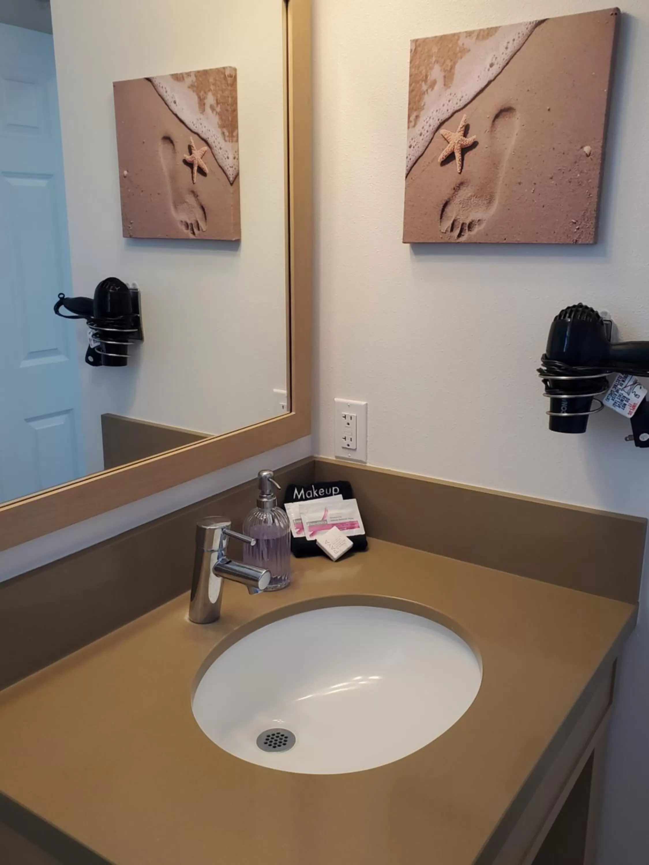 Shower in Moonstone Beach Motel