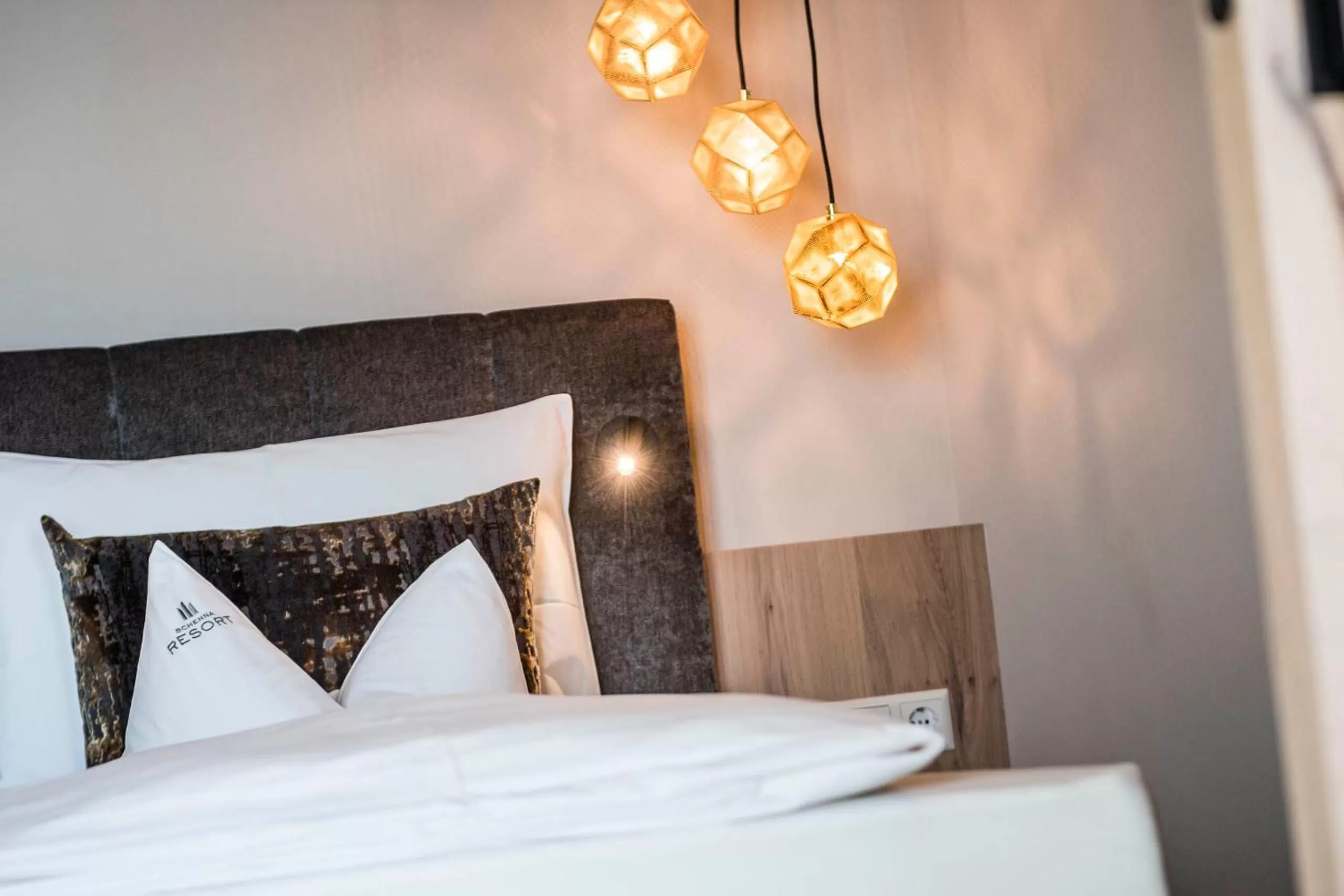 Staff, Bed in Schenna Resort