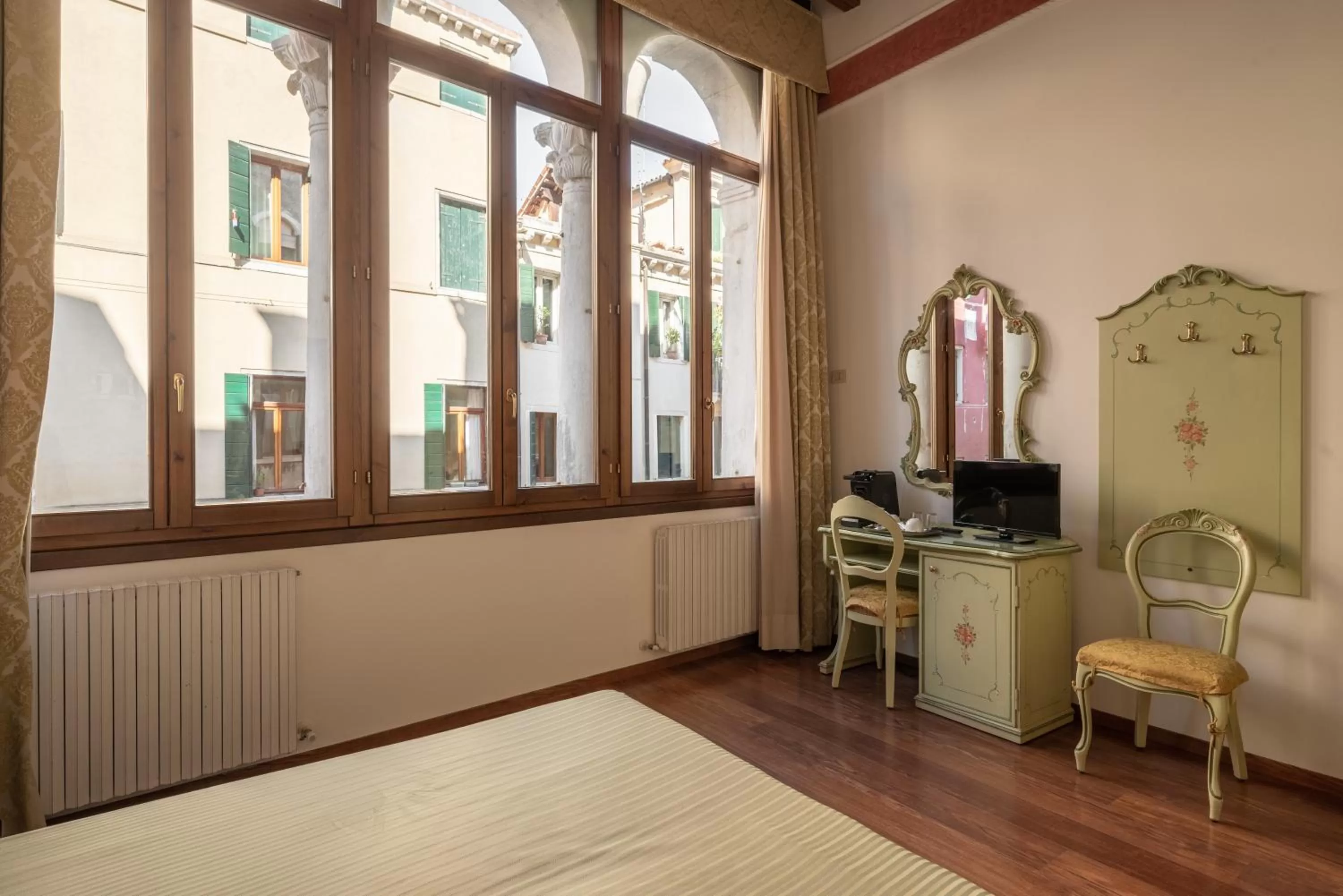 View (from property/room), Bed in Hotel al Sotoportego