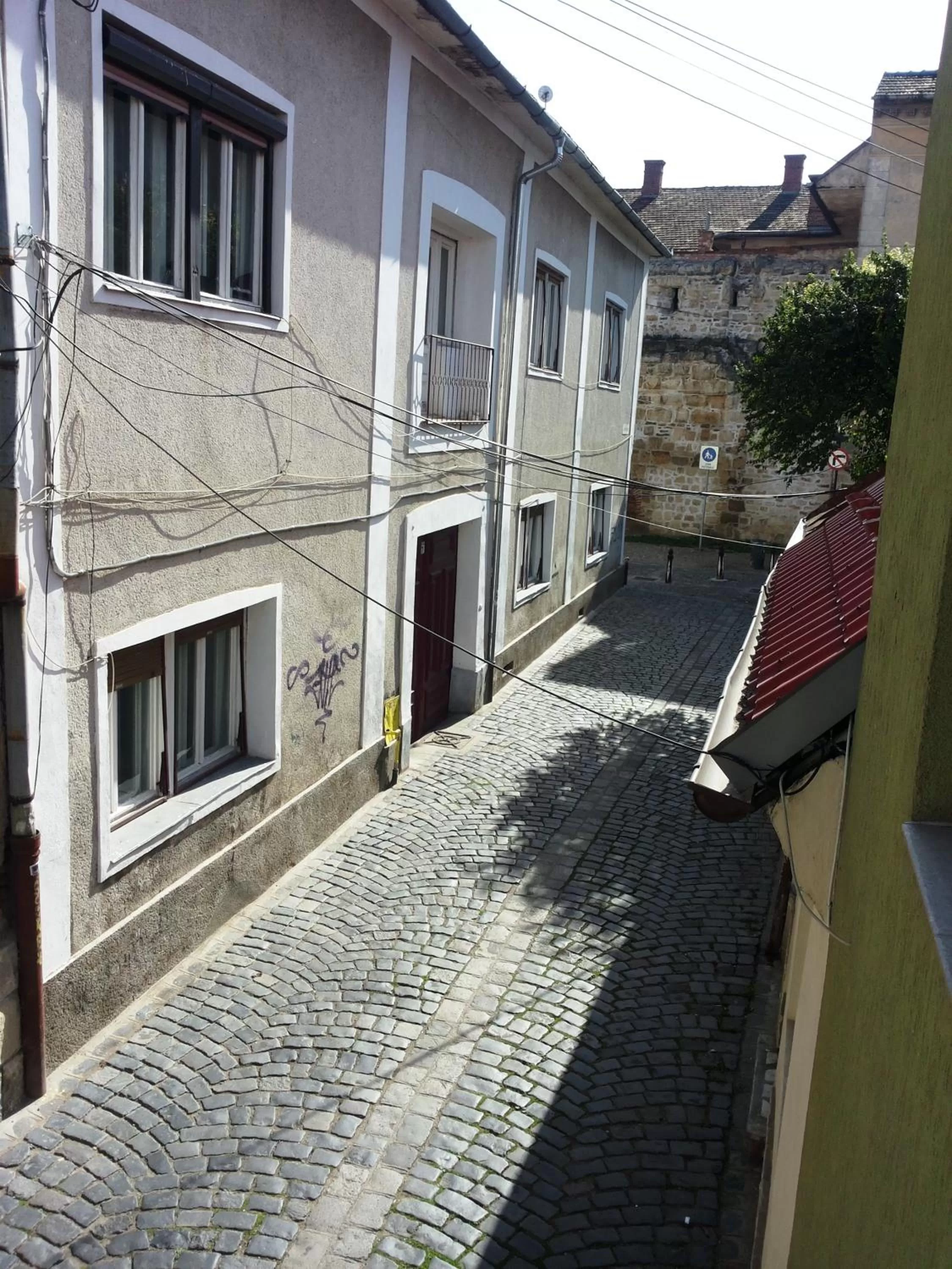 Facade/entrance in Lucas 10 Apartments