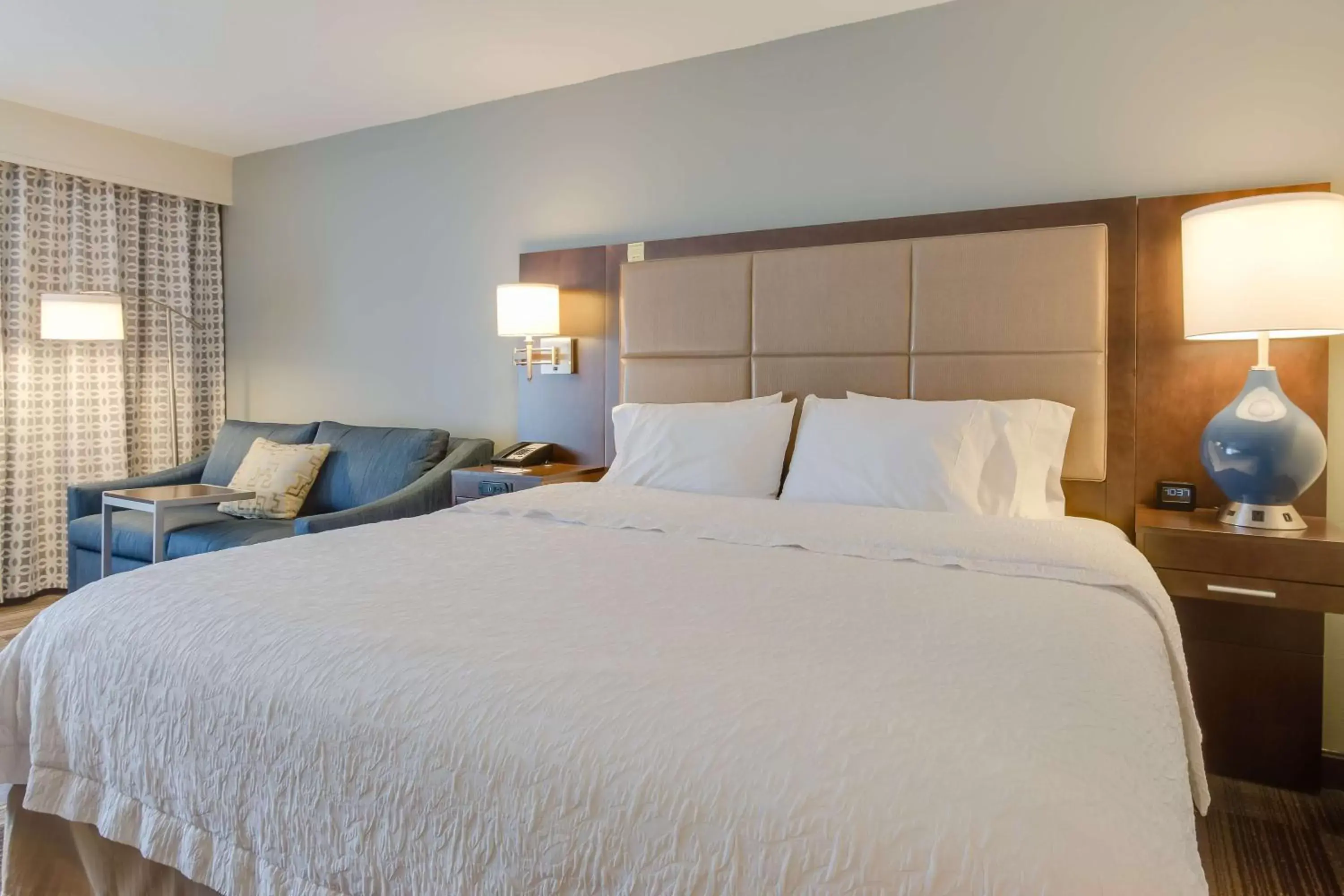 King Room with Sofa Bed and Study - Non-Smoking in Hampton Inn Bellevue/Nashville I-40 West King Room with Sofa Bed and Study - Non-Smoking in Hampton Inn Bellevue/Nashville I-40 West