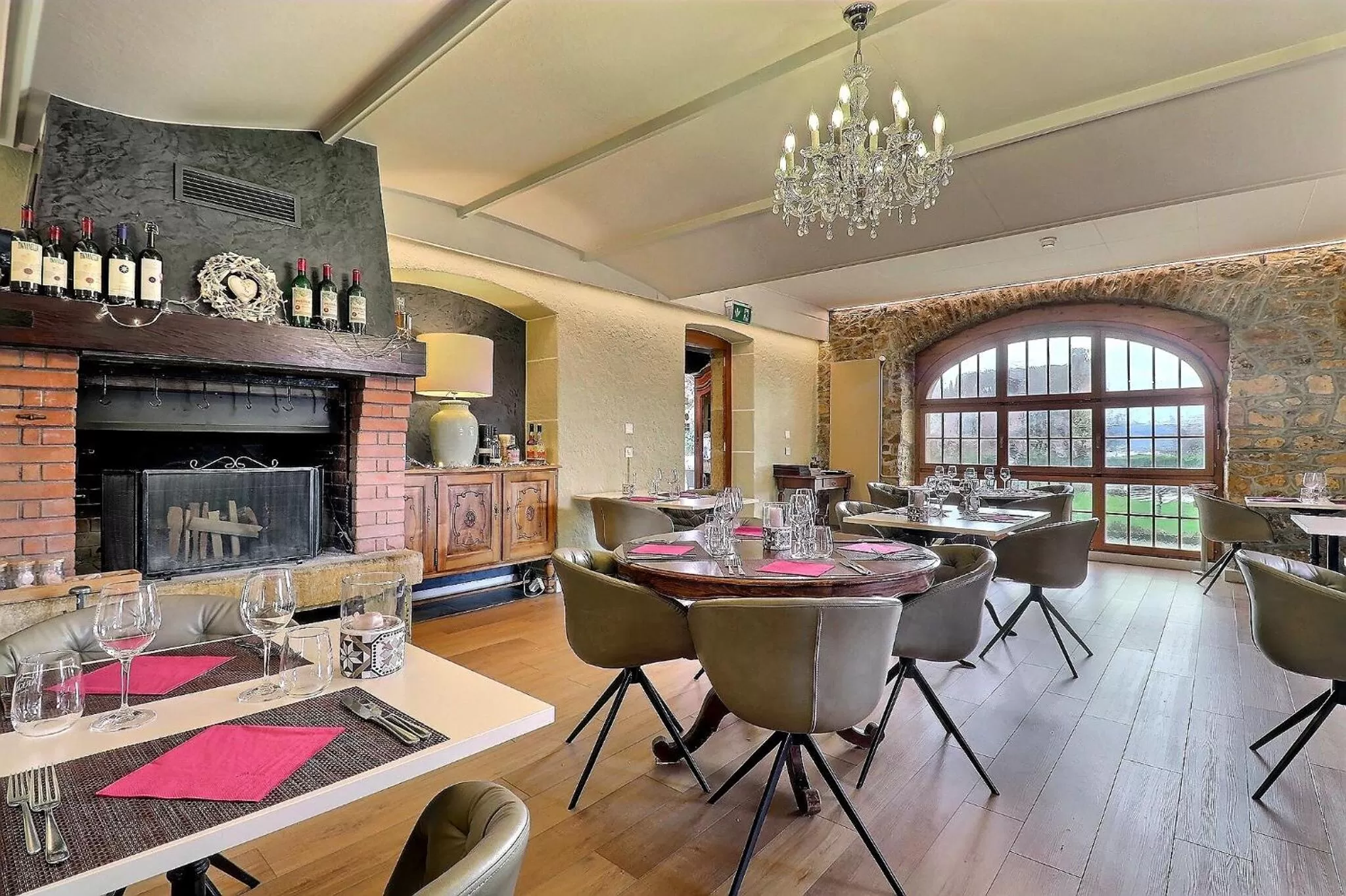 Restaurant/places to eat in Hôtel Restaurant Bellevue