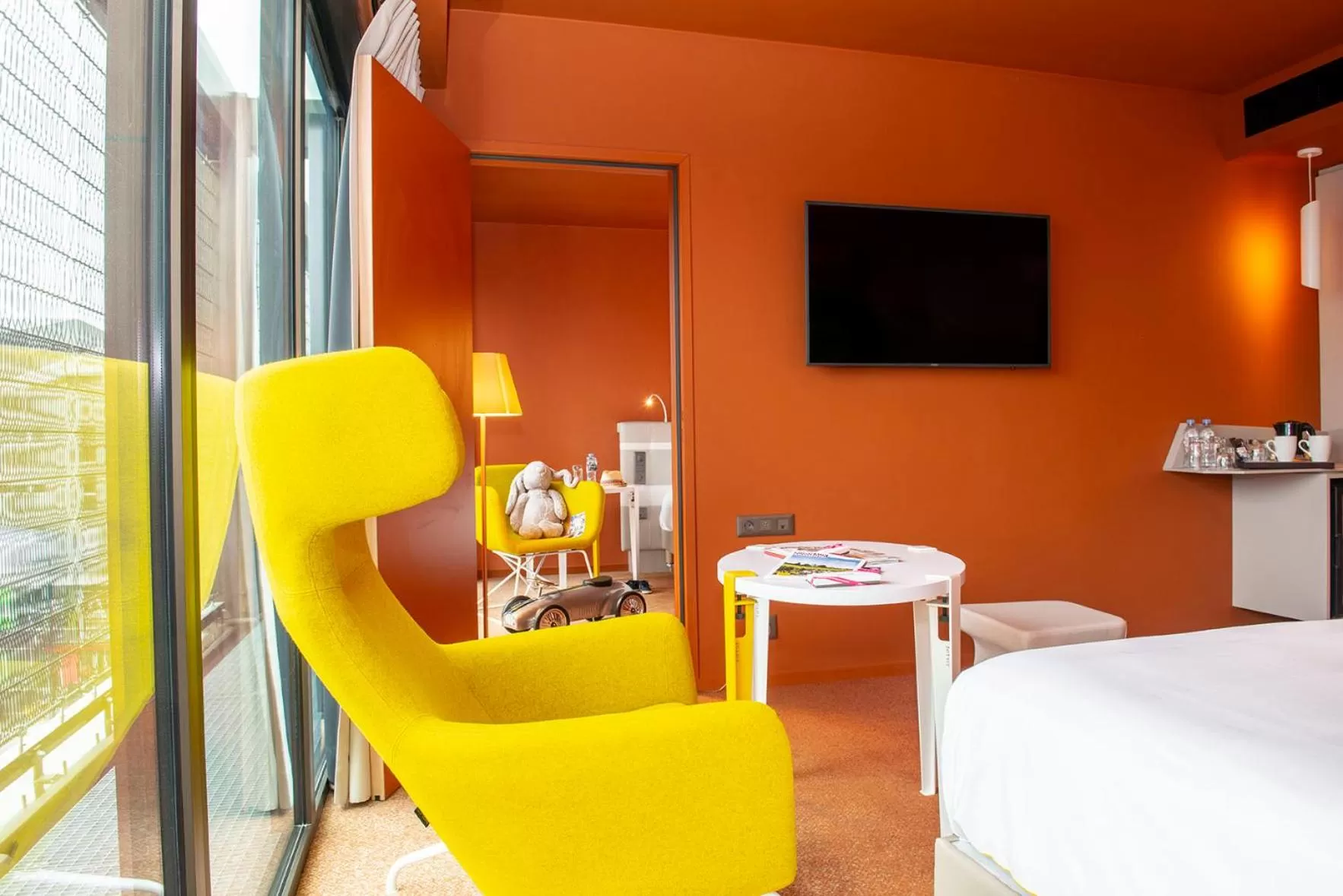 TV and multimedia, Bed in Radisson Blu Hotel Bordeaux