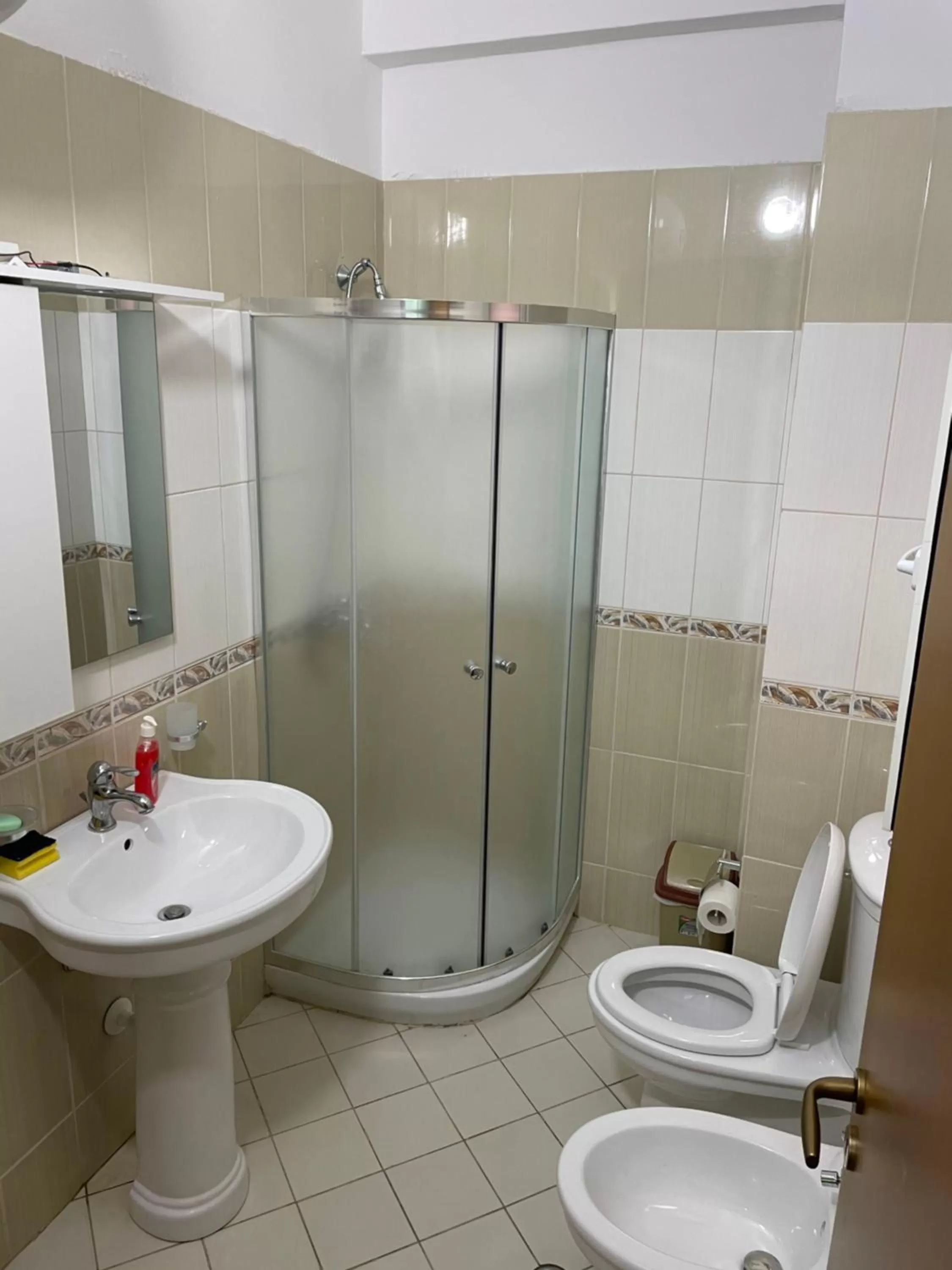 Shower, Bathroom in FAMILY SUITE RESIDENCE