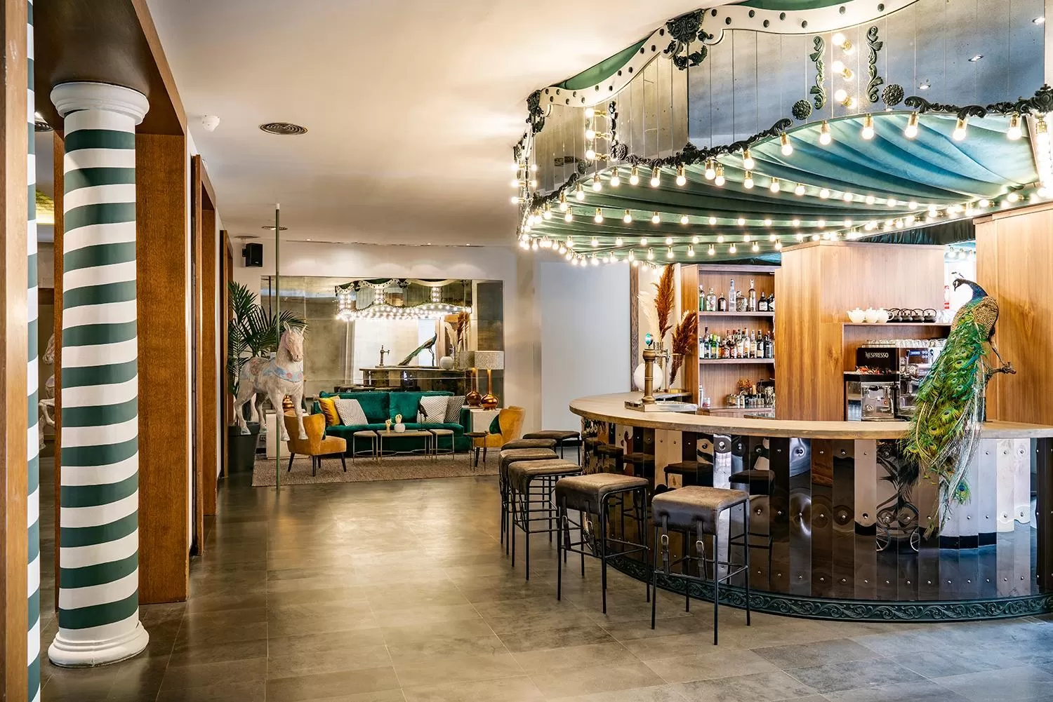 Restaurant/places to eat in Vincci Soho