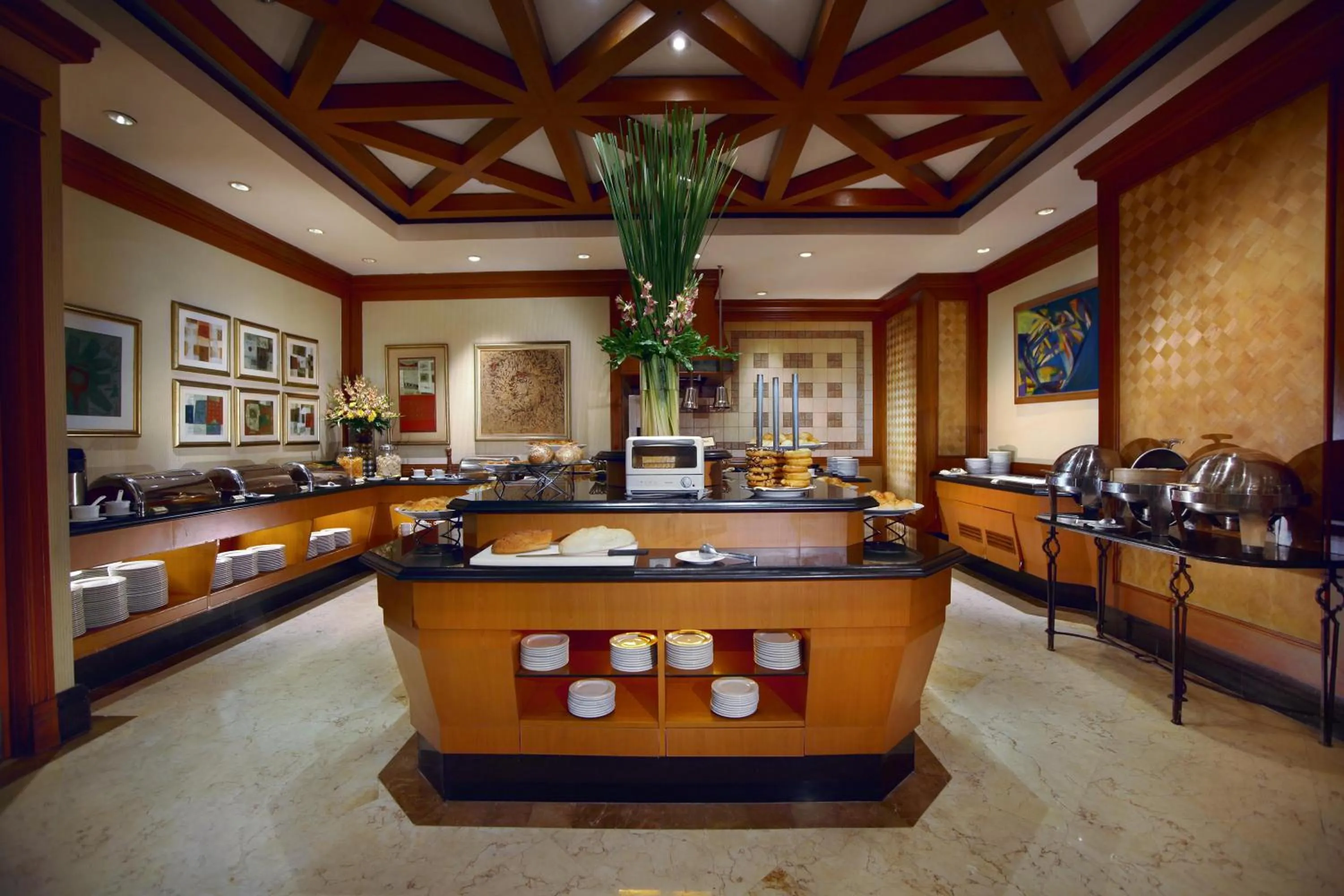 Restaurant/places to eat in Menara Peninsula Hotel