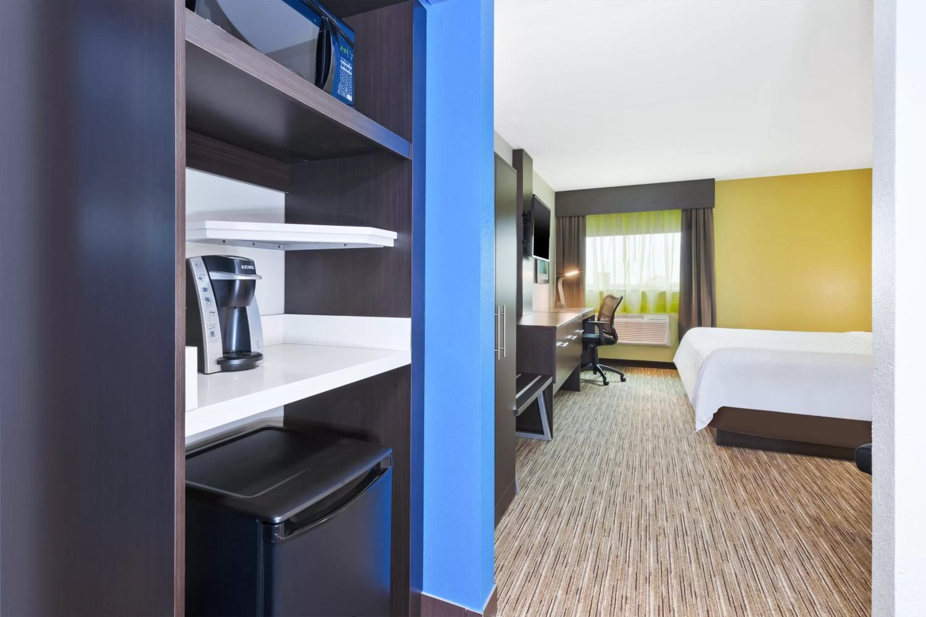 Photo of the whole room, Bed in Holiday Inn Express Winnipeg Airport - Polo Park by IHG