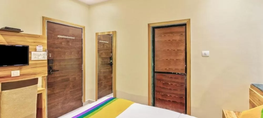 Hotel Sun City - Near Saifee Hospital And H N Reliance Hospital