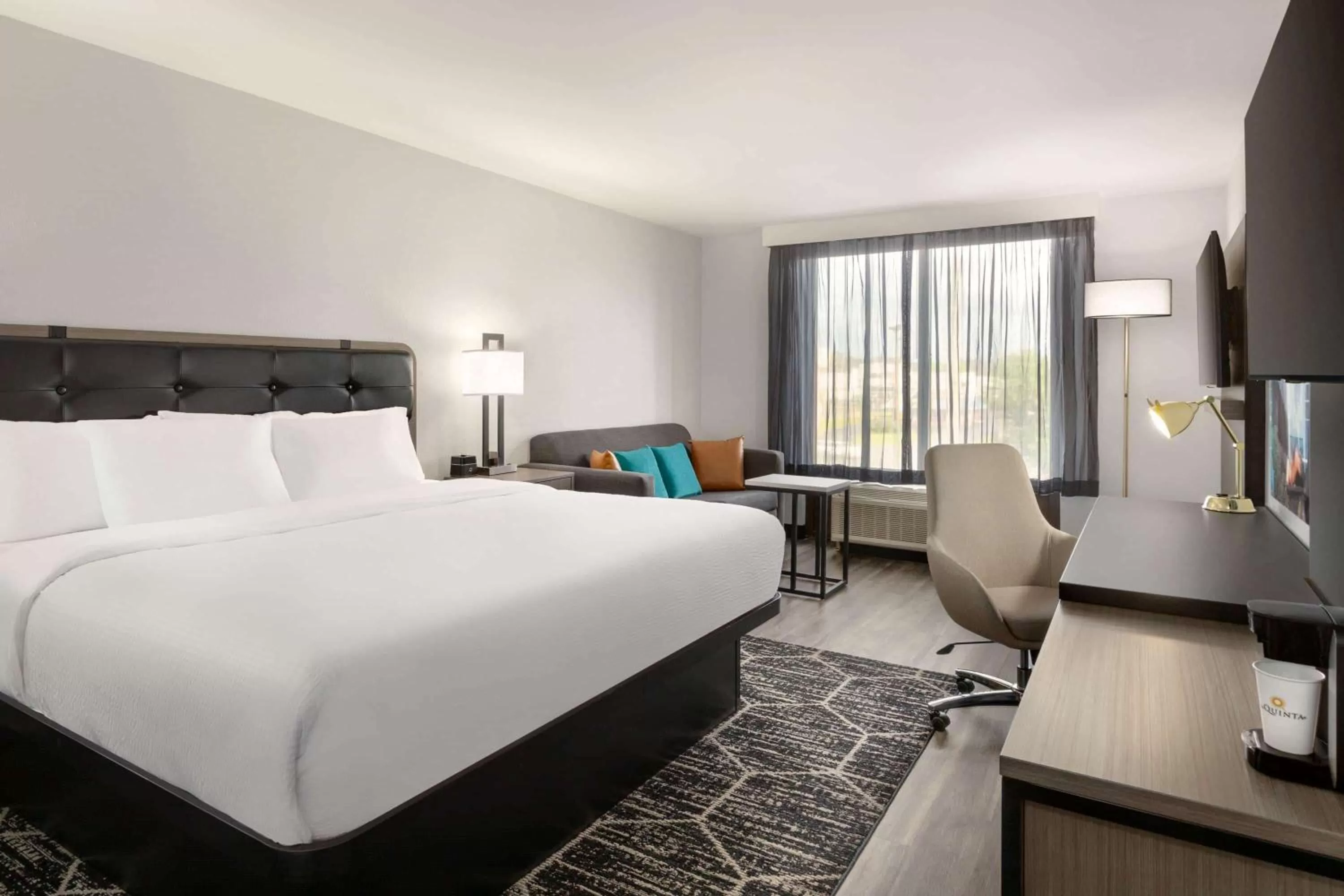 Photo of the whole room, Bed in La Quinta inn & suites by Wyndham Dothan