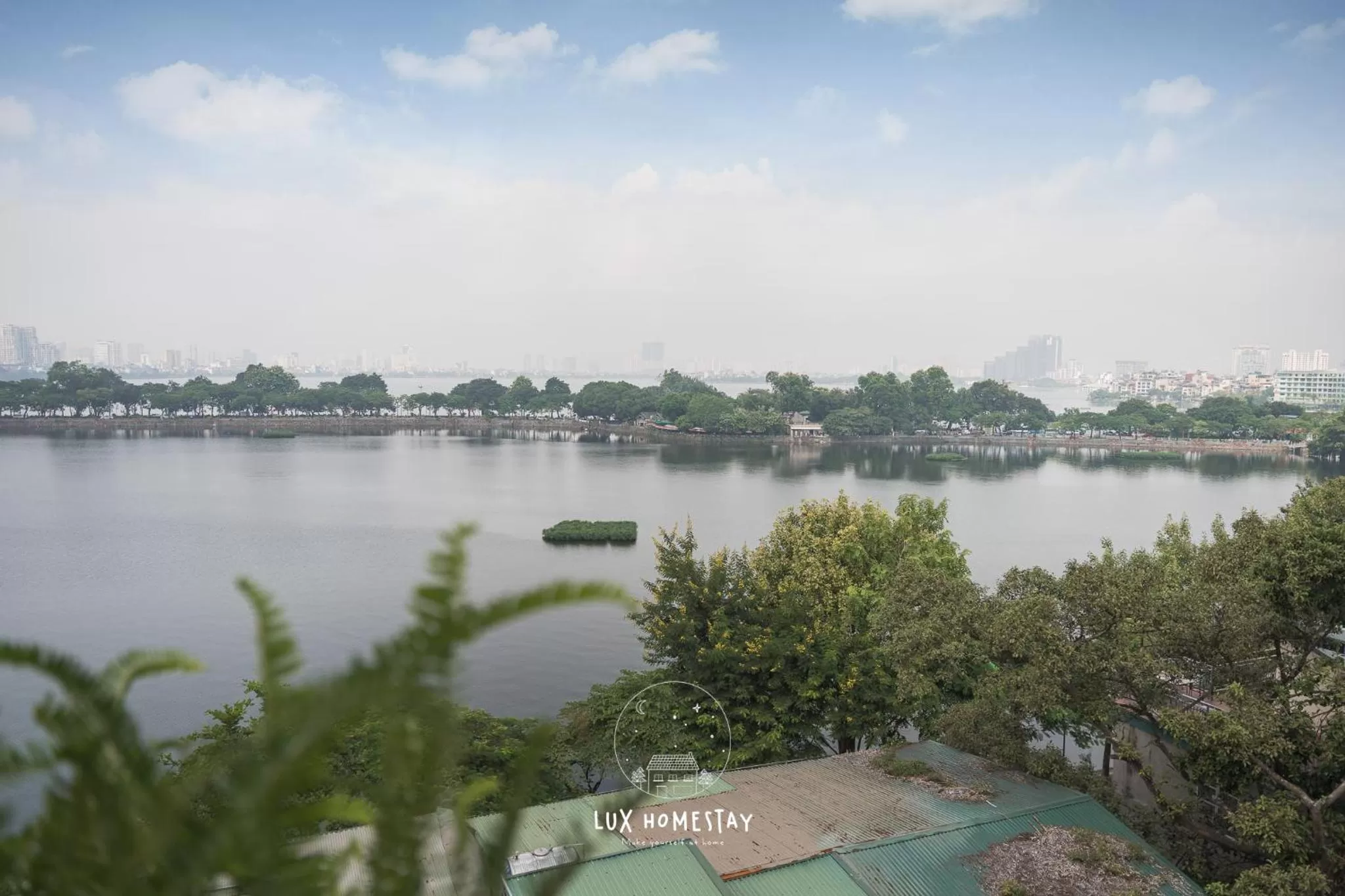 Hot Tub in Lux Westlake Studio