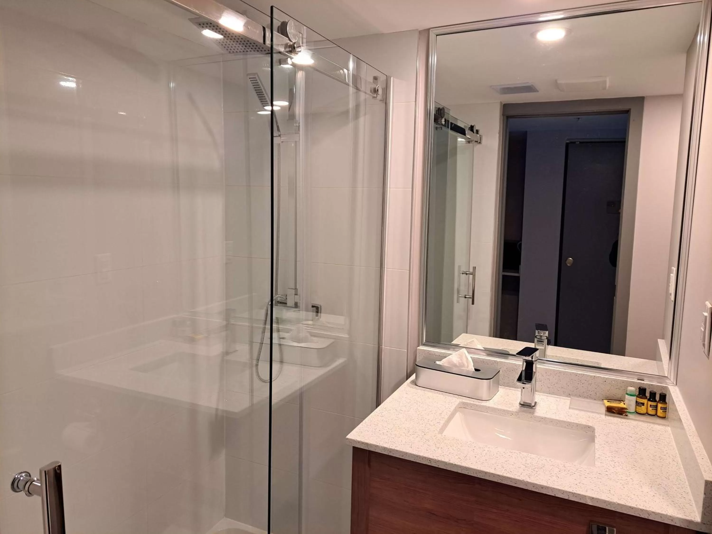 Bathroom in Best Western Plus Vancouver Airport Hotel