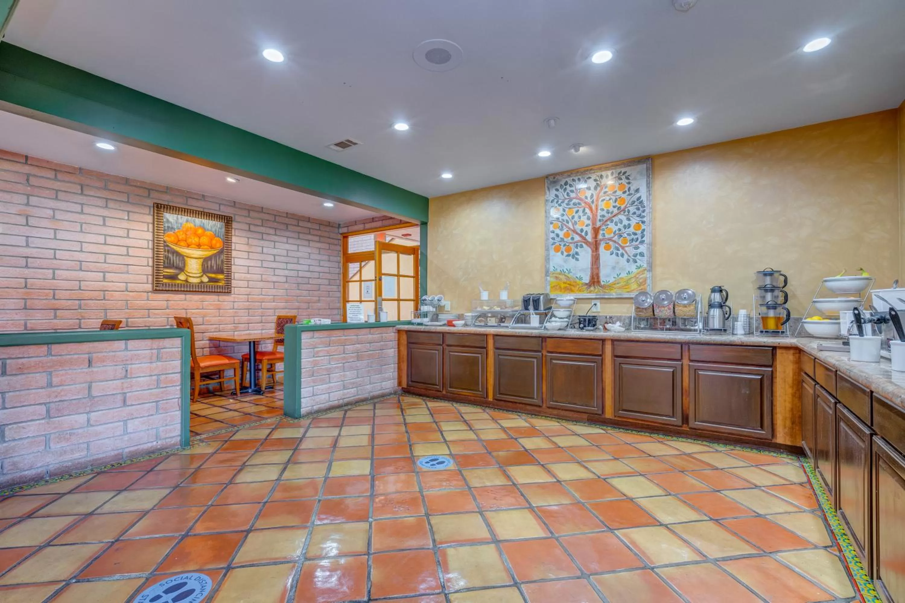 Restaurant/places to eat in Sierra Suites Boutique Hotel